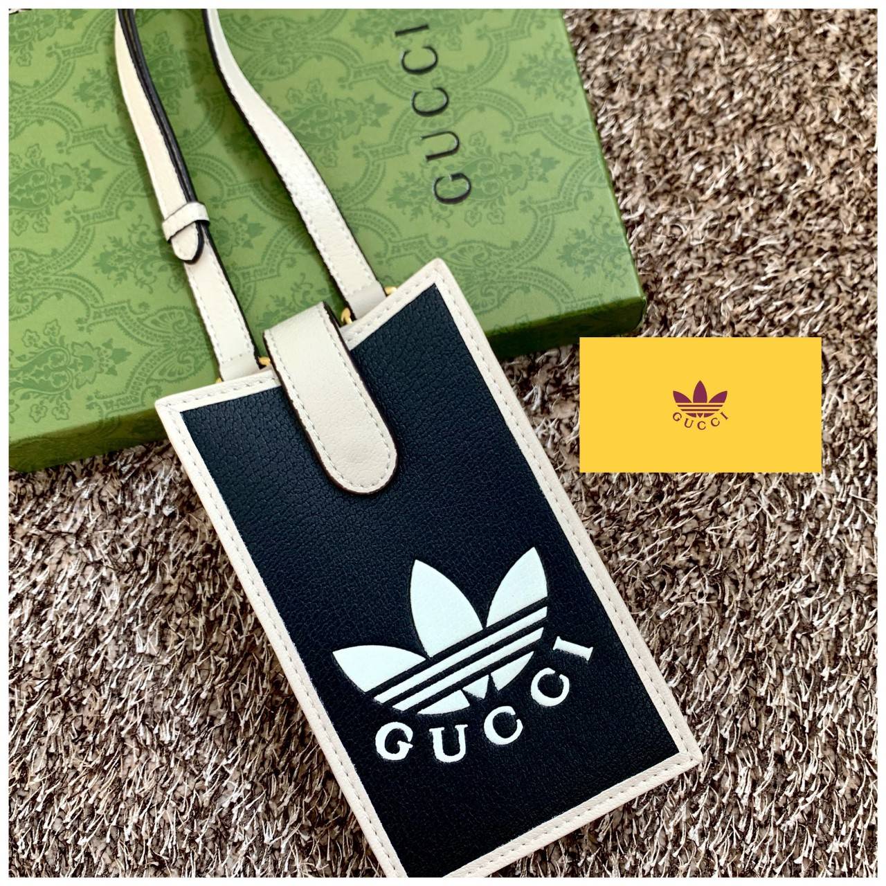 VIP 🥂 LIMITED EDITION Gucci x adidas Phone Case ไม่มีได้ยังไง สวยขนาดนี้ ที่หนุ่มๆสาวๆต้องมีติดตัวค่ะ 💙กระเป๋าใส่มือถือ หนังแท้ 🔺สีน้ำตาลอมเหลือง สัสดุJacquard ทอลายGG ค่ะ ด้านหน้าทั้ง3สี มีโลโก้แบรนด์แบบนูนอันเป็นสัญลักษณ์ของคอลเล