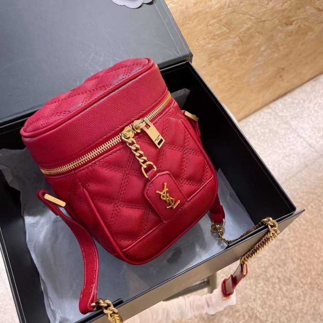 RED YSL 80'S VANITY BAG IN CARRÉ-QUILTED GRAIN DE POUDRE EMBOSSED LEATHER