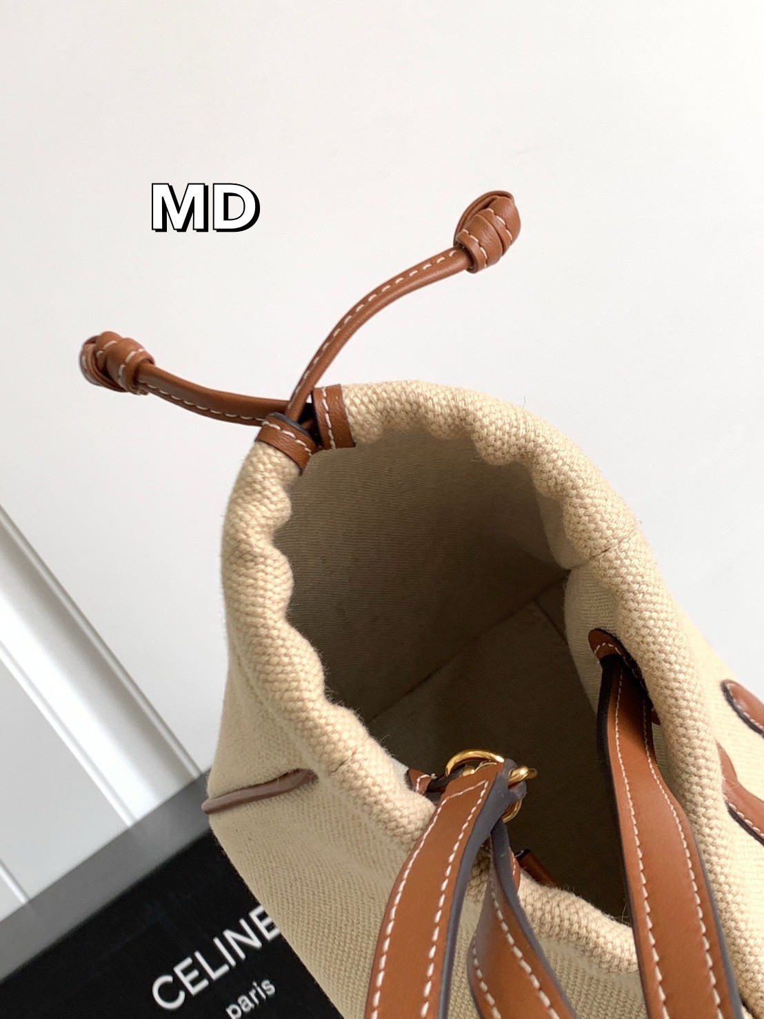 CELINE Small Cabas Drawstring Cuir Triomphe / CELINE TOTE BAG กระเป๋าทรงโท้ทน่ารักน่าใช้ ตัวกระเป๋าหนังนุ่มมาก ปากกระเป๋าเป็นหูรูดดึงปรับทรงได้สองแบบสองสไตล์