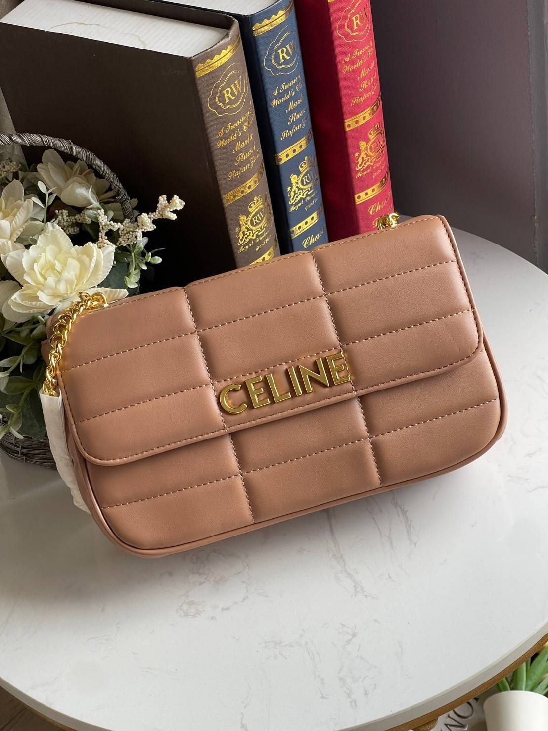 CELINE CHAIN SHOULDER BAG MATELASSE MONOCHROME CELINE in Quilted Goatskin กระเป๋าเทรนด์กระเป๋าสุดฮอตแต่ยังคงความคลาสสิก