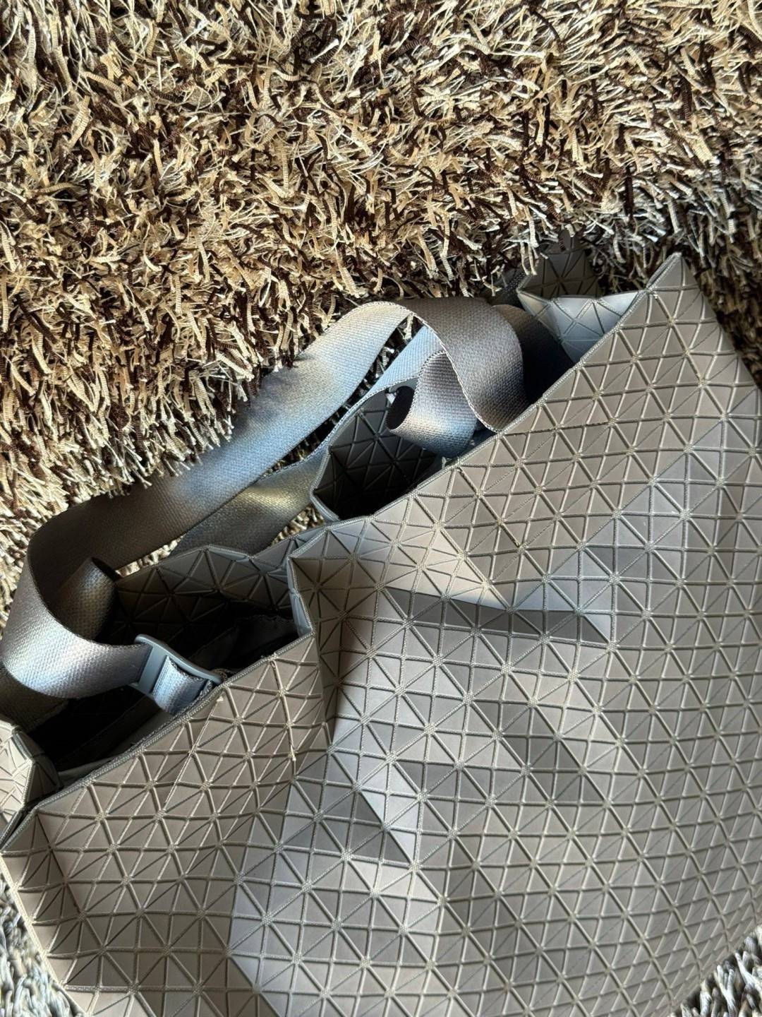 พร้อมส่ง 5 สี Baobao Issey Miyake Cart S geometric tote bag กระเป๋าถือทรงโท้ทลายเรขาคณิต 🧡 เกรดออริจินอล 1:1 สลับแท้ ใช้งานต่างประเทศได้