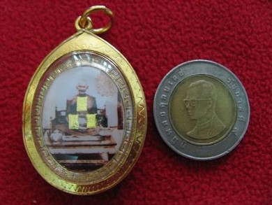 สินค้าหมดค่ะ ล็อกเก็ตกรมหลวงชุมพรหลังหลวงปู่ศุขปิดทองเลี่ยมทองไมครอนค่ะ