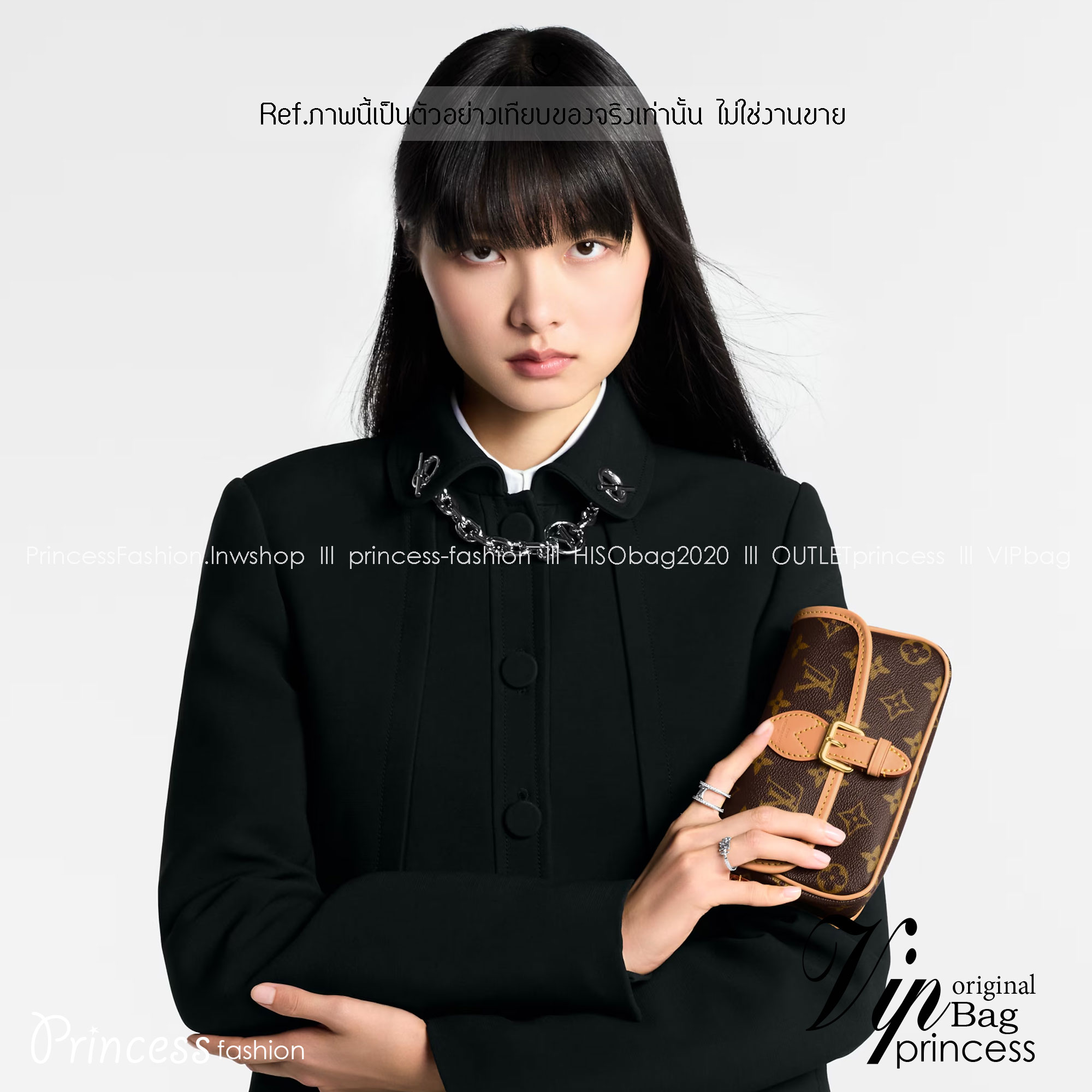 LV Nano Diane Bag กระเป๋ามัลติฟังก์ชั่นรุ่นยอดนิยม มาในไซส์เล็กมินิน่ารักคุณหนูลัคชูมากค่ะ ดีไซน์น่ารักน่าใช้มากๆ มีสายมาให้ถึง 2 แบบ ปรับเปลี่ยนใช้ตามลุคแต่ละวันได้เลย