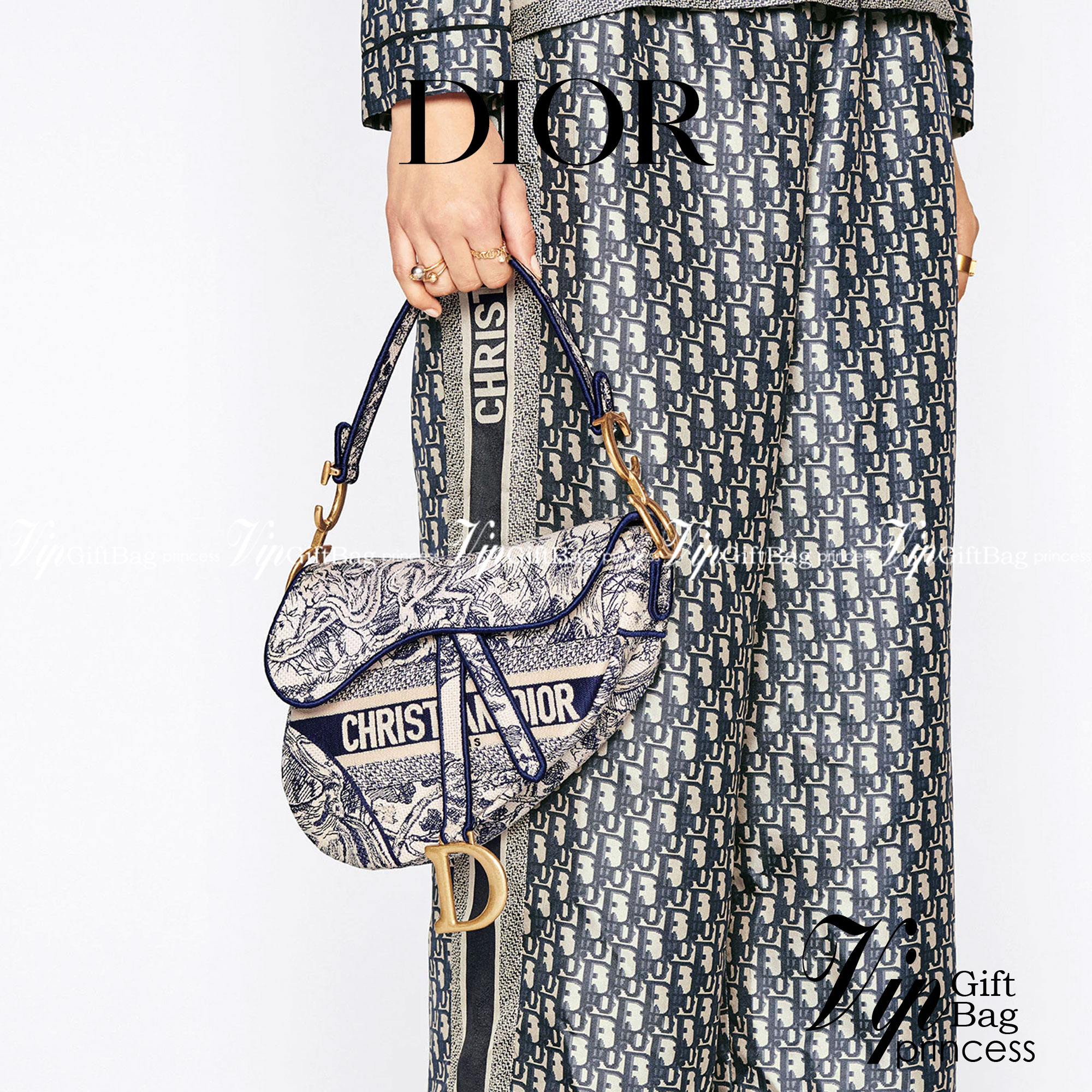 หนังแท้ DIOR SADDLE BAG Toile de Jouy Embroidery กระเป๋ารุ่นยอดนิยมตามแบบฉบับแบรนด์ พร้อมส่งที่ไทย เกรดออริจินอลหนังแท้ ภาพสินค้าถ่ายจากงานขายจริง ใช้งานต่างประเทศได้ค่ะ