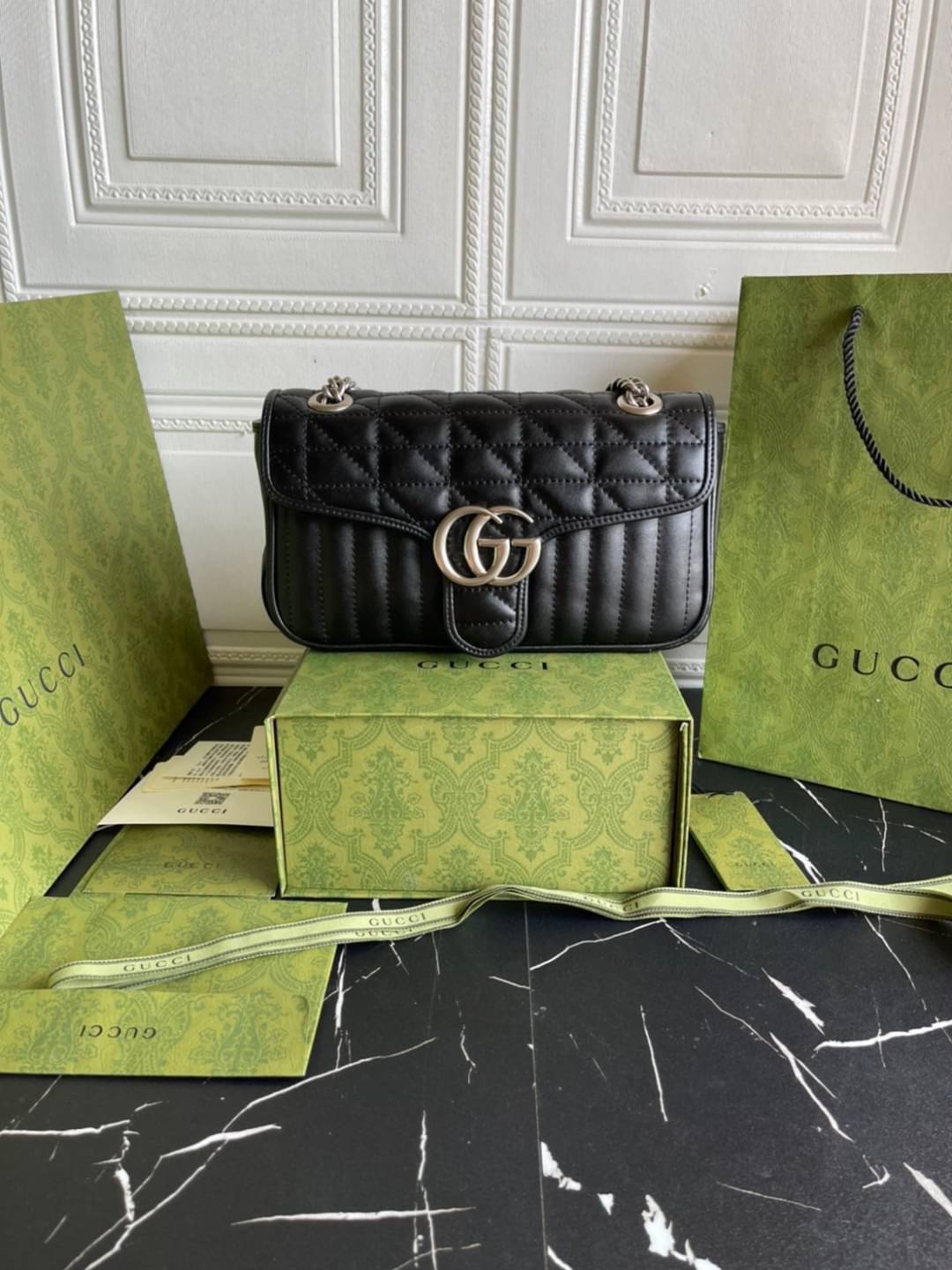 หนังแท้ 26cm GUCCI GG Marmont leather shoulder bag แบบใหม่ล่าสุด ราคานี้หนังแท้คือคุ้มมากเลยค่าสาวๆ ต้องจัดแล้วน้าา ยกระดับความหรูให้กับตัวเองกันหน่อย ด้วยกระเป๋ารุ่นนี้!! ครอสบอดี้ที่ดีไซน์หรู อัพเลเวล ในราคาที่จับต้องได้ พร้อมเสิร์ฟความสวยตรงถึงบ้านแล้ว