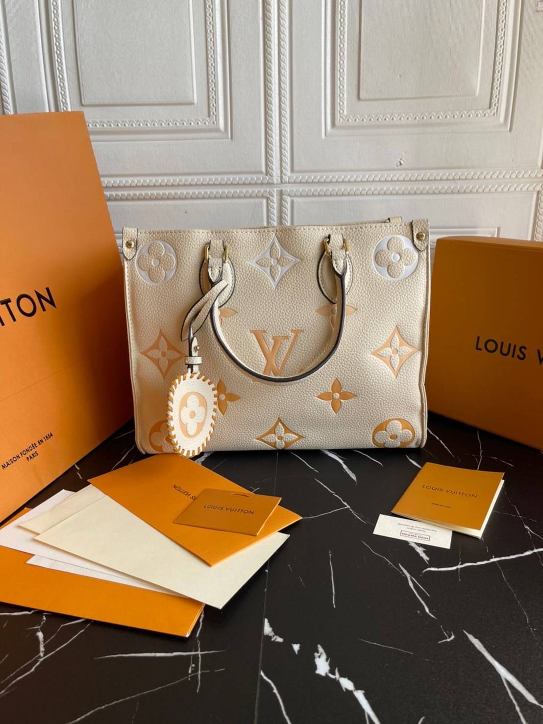 หนังแท้ LOUIS VUITTON Empreinte Monogram Giant By The Pool Onthego พร้อมส่งที่ไทย เกรดใช้งานต่างประเทศได้