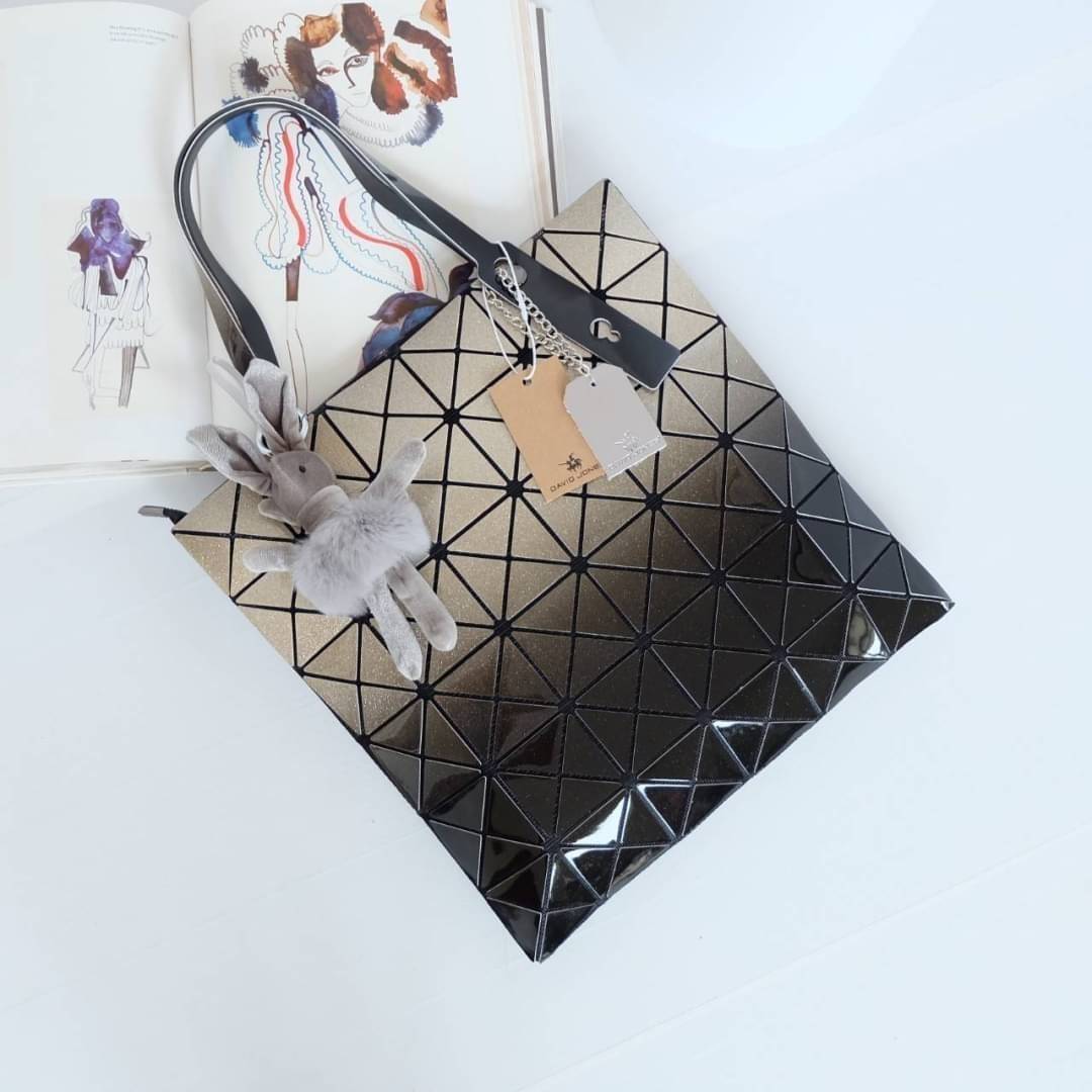 David Jones รุ่น Candy color ใบนี้ มาพร้อมกับน้องกระต่าย สีเข้า set กับกระเป๋าคะ