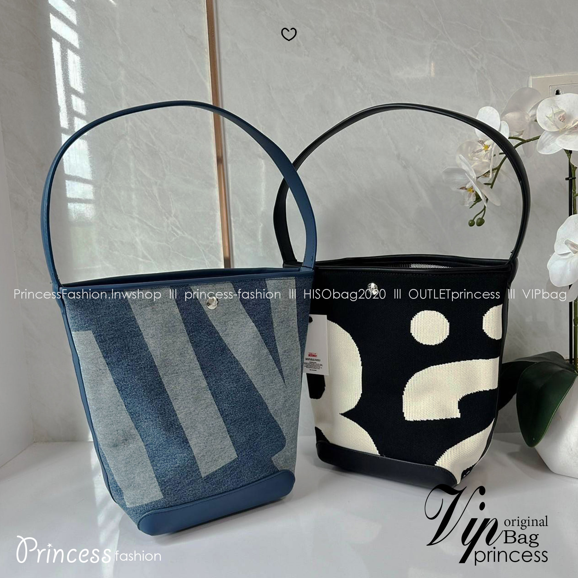 Rally movement the bag Knit Black เป็นไอเท็มที่ฮอตสุดๆแห่งปีจริงๆ กับกระเป๋าทรงบัคเก็ต น้ำหนักเบาๆ ฮอทติดลมบน จุของได้แบบหนำใจ ทอลายโลโก้ด้วยเทคนิค Sturdy Stretch Knit