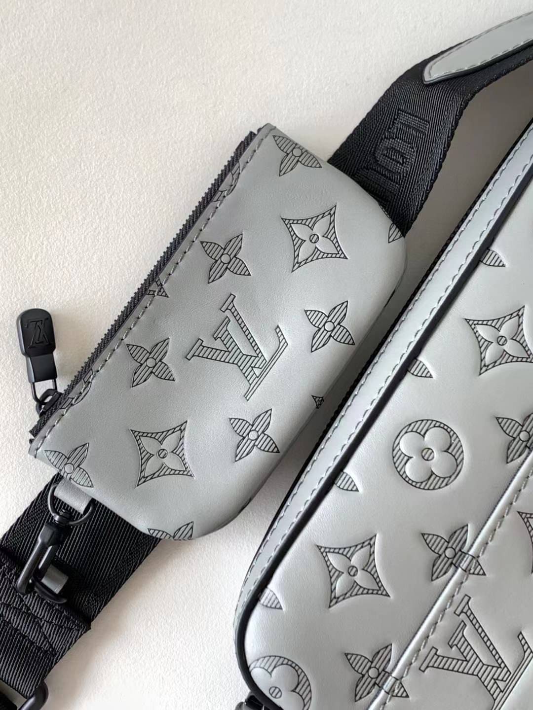 LV Duo messenger Gray Monogram Shadow เกรดใช้งานสลับใบจริงได้ เทพออริจินอล เนื้องานสวยงาม หนังแท้ ใช้ได้ทั้งชายหญิง ภาพสินค้าถ่ายจากงานขายจริงใช้งานต่างประเทศได้