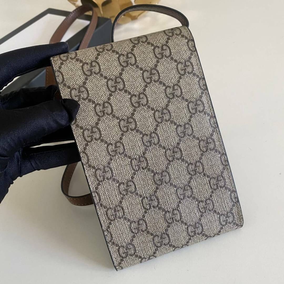 VIP GIFT 】GUCCI Dionysus mini phone bag พร้อมส่ง จัดมาให้แล้วนะจ๊ะ ใครหาอยู่มาทางนี้ได้เลย กระเป๋าใส่โทรศัพท์ ใส่กระเป๋าสตางค์ ใส่ลิปสติก ขนาดmini น่ารักมาก ด้วยความคลาสสิคเข้ากับรูปทรงที่ทันสมัย ไม่มีไม่ได้แล้วจร้า