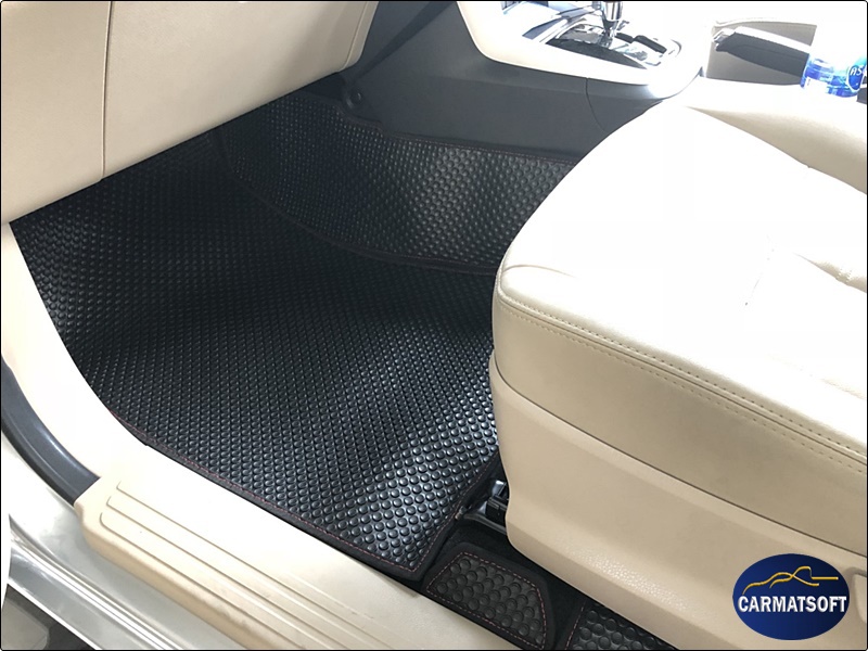ยางปูพื้นรถยนต์ISUZU MU-X 2014-2019 รุ่น MINI MAT พรมกระดุมเม็ดเล็กpvc สีดำด้ายแดง+ปิดเบาะลายหนัง2เเถว เต็มคัน