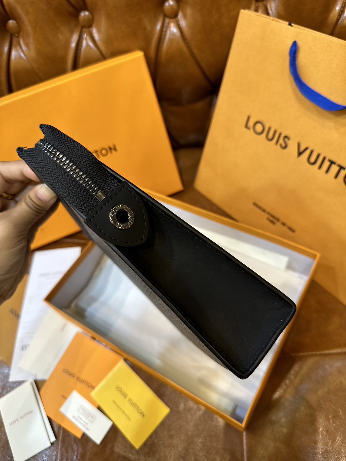 พร้อมส่ง 15 แบบ LV Pochette Voyage MM / LV Clutch กระเป๋าถือทรงคลัช ทรงพอช เกรดออริ สลับแท้ 1:1 ใช้ต่างประเทศได้ ใช้ได้ทั้งชายหญิง