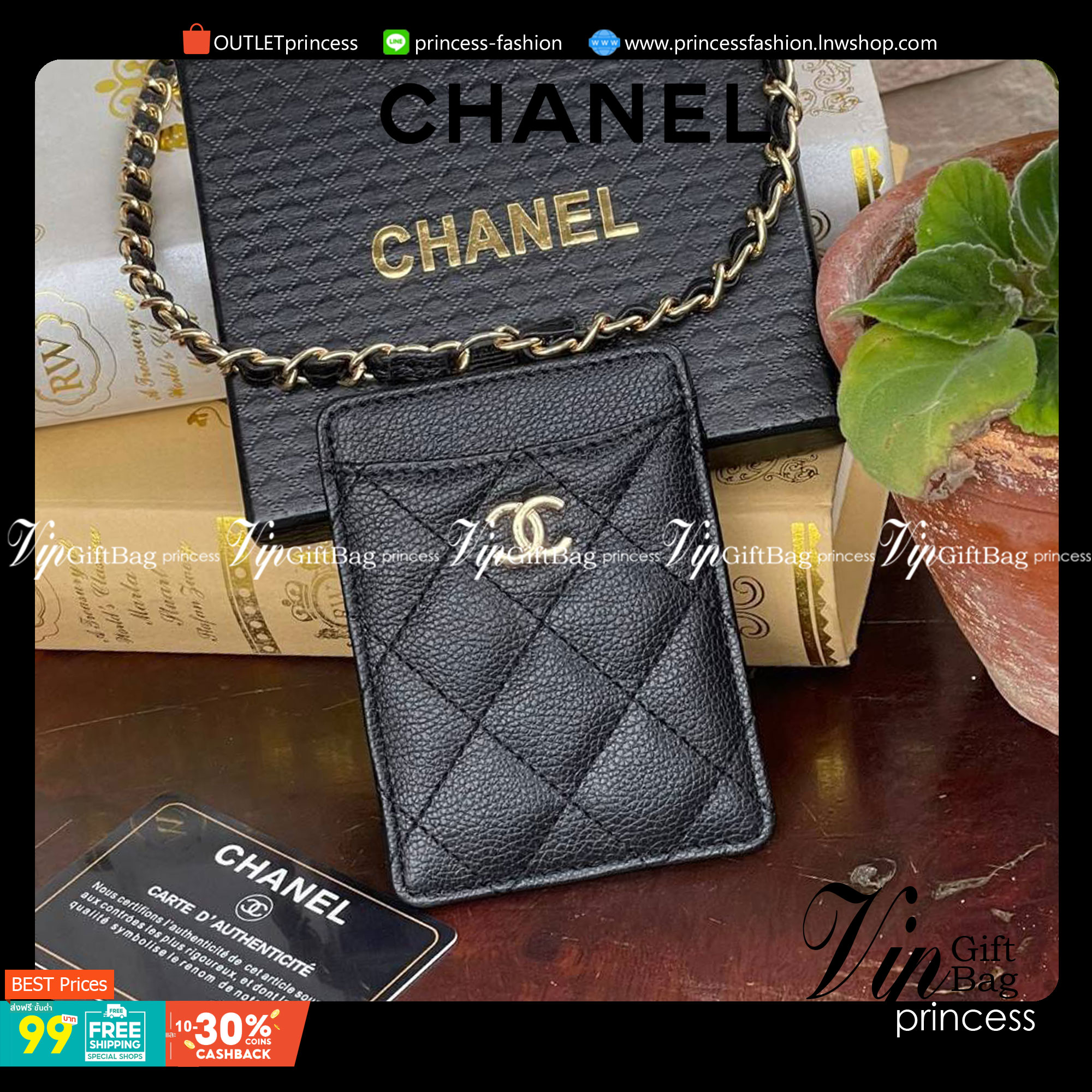 CHANEL Caviar Quilted Card Holder On Chain สายคล้องคอใส่บัตรรุ่นนี้การออกแบบเรียบง่ายแต่ดูแพงใส่การ์ดได้ทั้งด้านหน้า ด้านหลัง ตรงกลางมีช่องเพิ่มให้อีก1ช่อง ด้านหน้าประดับโลโก้ชาแนล ลายหนังคาเวียร์ ดูดีมีซิกเนเจอร์สุดๆ ใช้แล้วมีเอกลักษณ์ มาพร้อมกับสายโซ่ร้