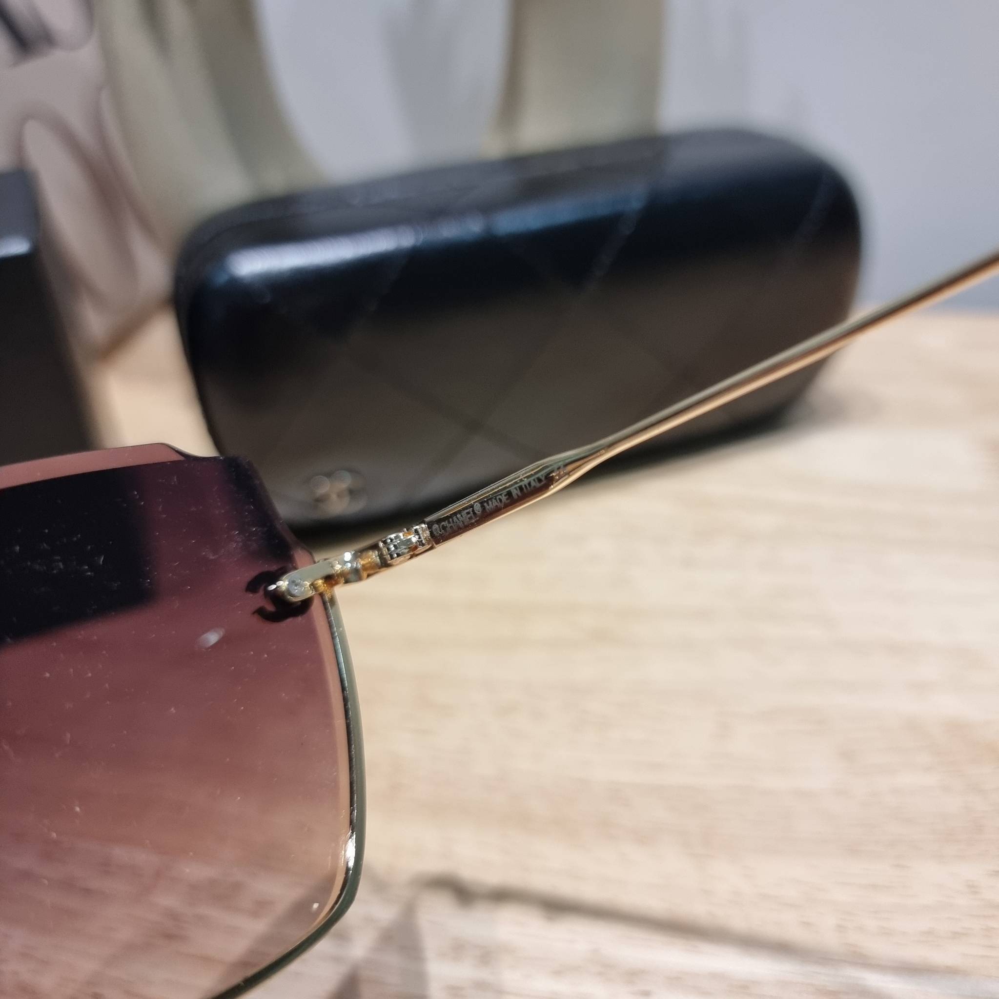 Chanel Sunglasses UV protection gift Box set สุดคุ้ม มาพร้อมอุปกรณ์ครบเซ็ท ดีไซน์ชิคมากแม่!! รับรองไม่ซ้ำใคร ใส่เสริมโหงวเฮ้ง ดูผู้ดี มีพกติดตัวไว้ไม่ตกเทรนด์ ใช้ได้ทุกโอกาส