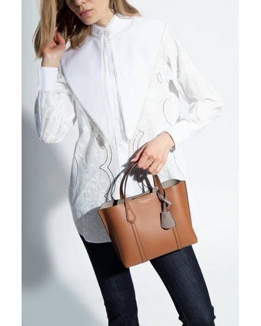TORY BURCH PERRY SMALL TRIPLE COMPARTMENT TOTE BAG กระเป๋าโท้ทขนาดเล็ก รุ่นขายดี ทรงสวย ดีไซน์ออกมาให้ใช้งานได้ทุกลุค ทุกโอกาส
