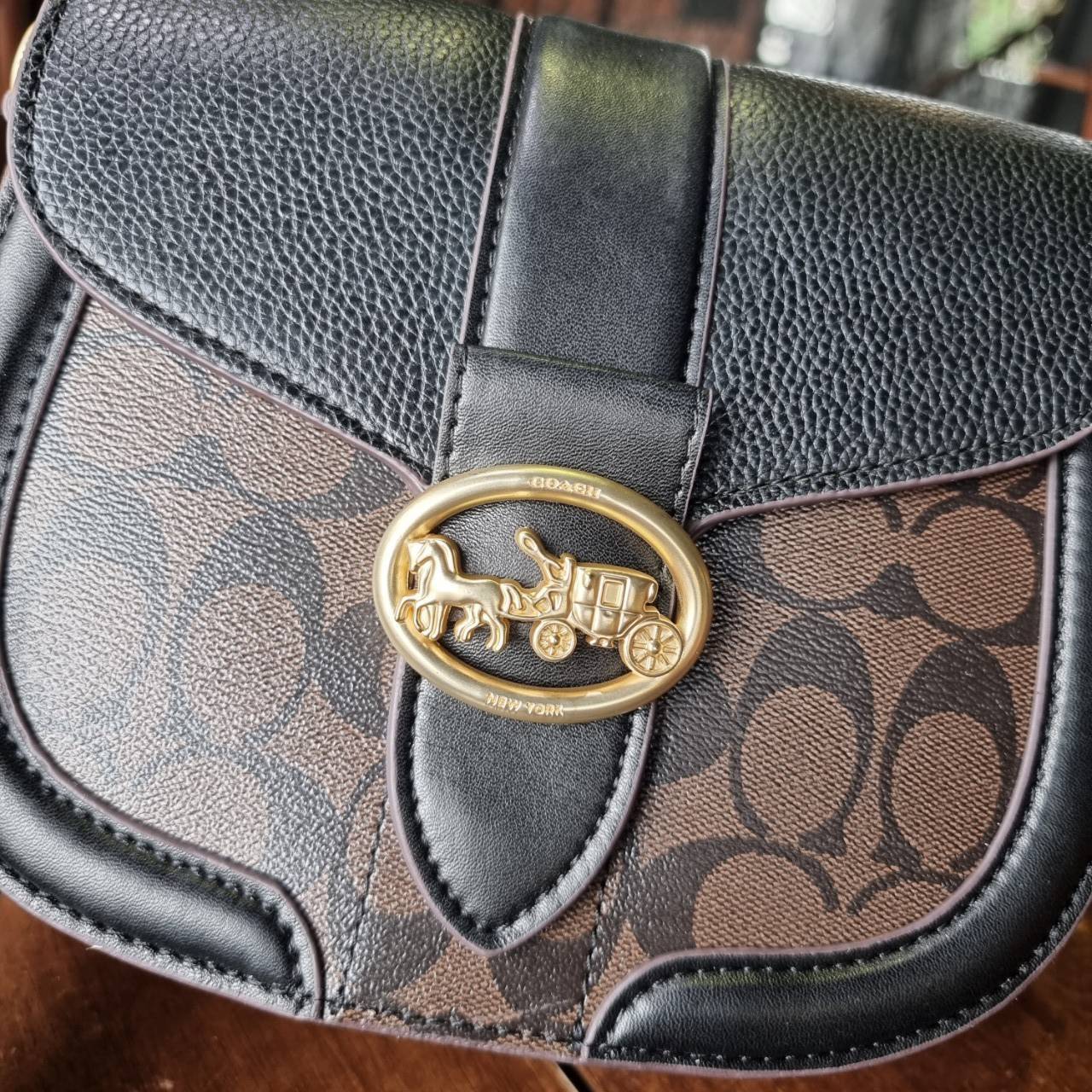 ของแท้ 💯% COACH C2806 GEORGIE SADDLE BAG IN SIGNATURE CANVAS ยกระดับความหรูให้กับตัวเองกันหน่อย