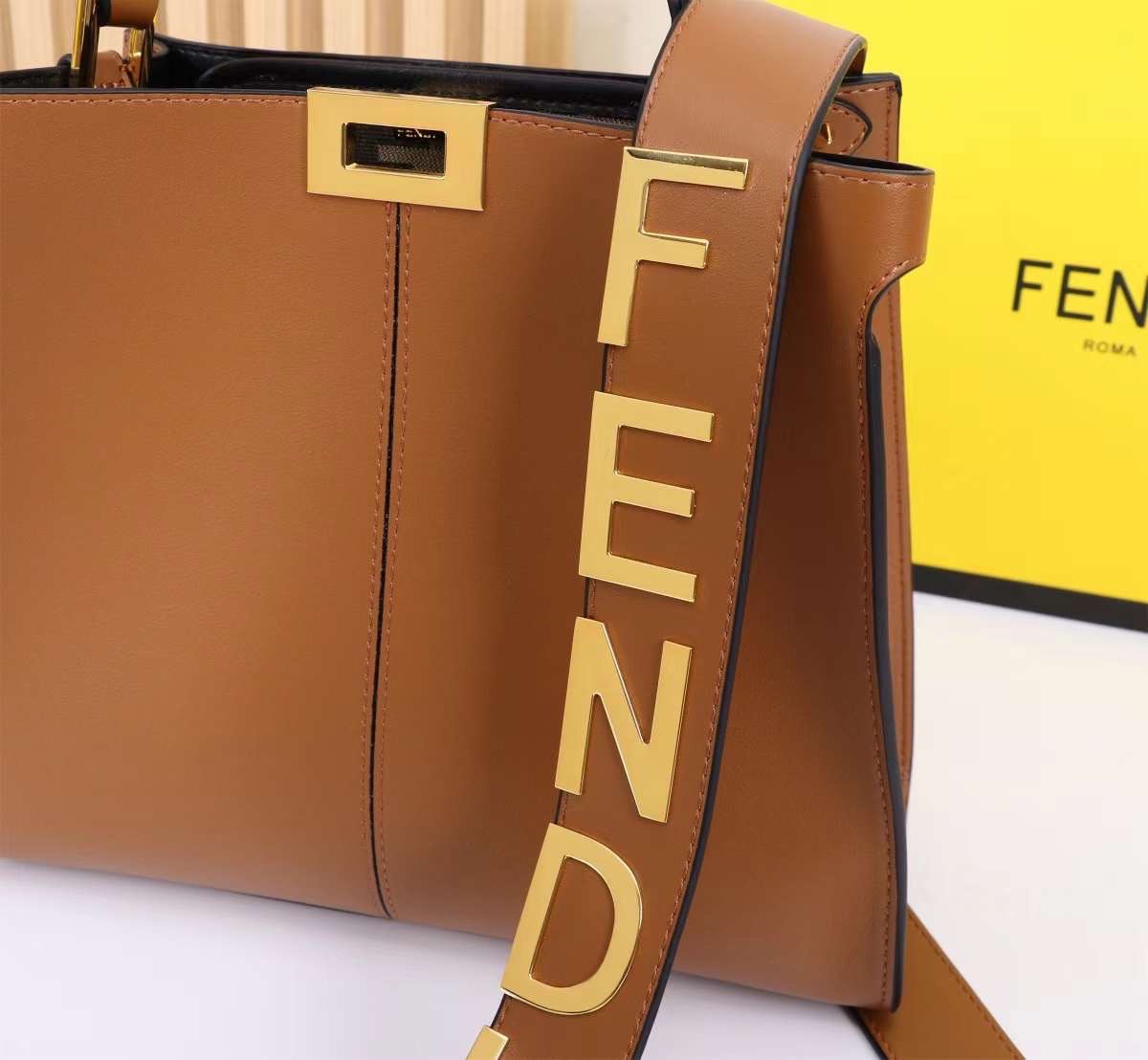 พร้อมส่ง 3 สี FENDI Peekaboo X-Lite Medium กระเป๋าสะพาย 🧡 เกรดออริจินอล 1:1 สลับแท้