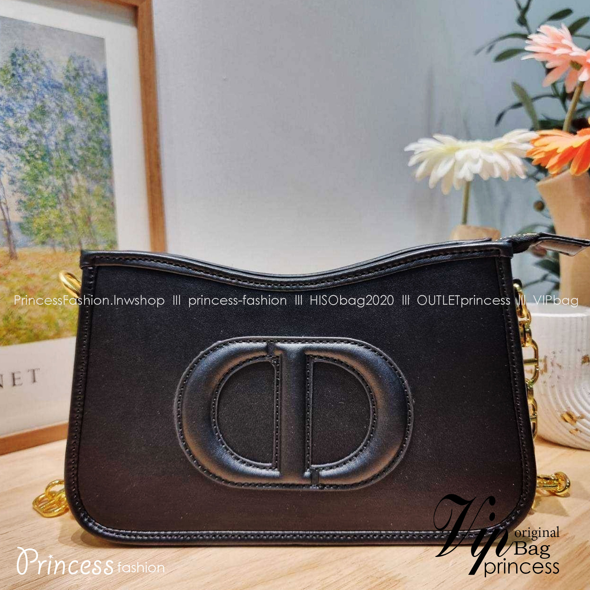 CD SIGNATURE HOBO MINI BAG กระเป๋าสะพายซิกเนเจอร์ โดดเด่นด้วยโลโก้เอกลักษณ์ เกรดออริ 1:1 ใช้งานต่างประเทศได้