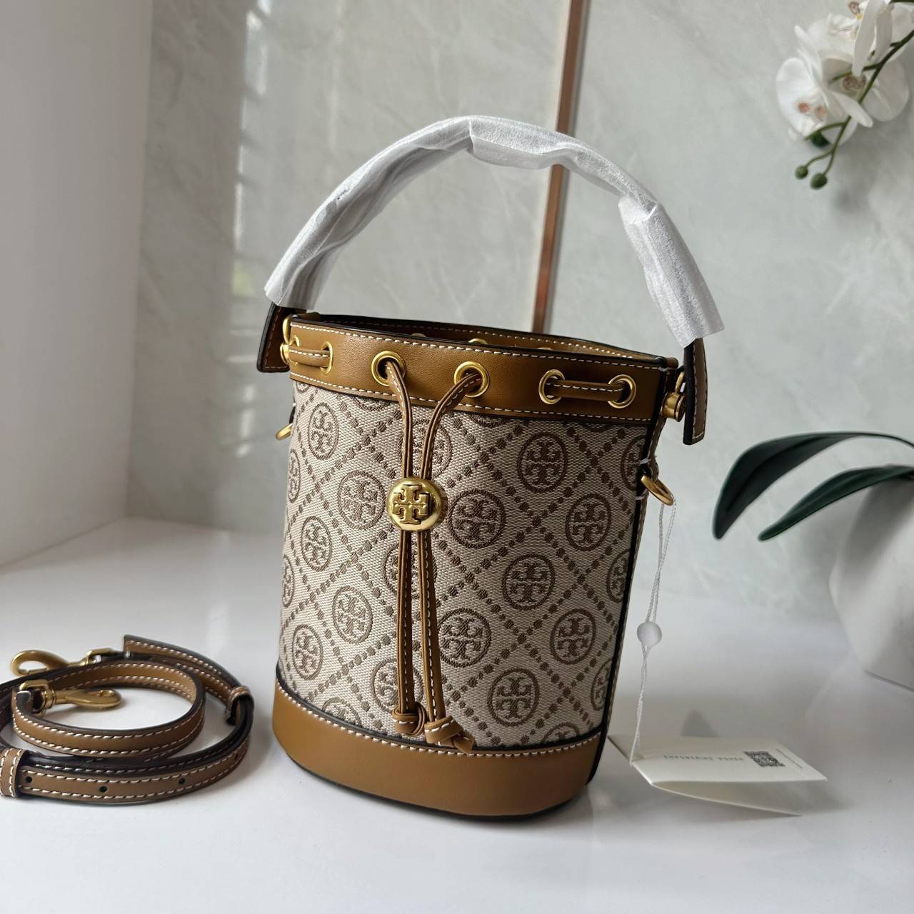 TORY BURCH T MONOGRAM JACQUARD MINI BUCKET BAG กระเป๋าทรงบัคเก็ตไซส์มินิ ทรงยอดนิยมขนาดน่ารัก