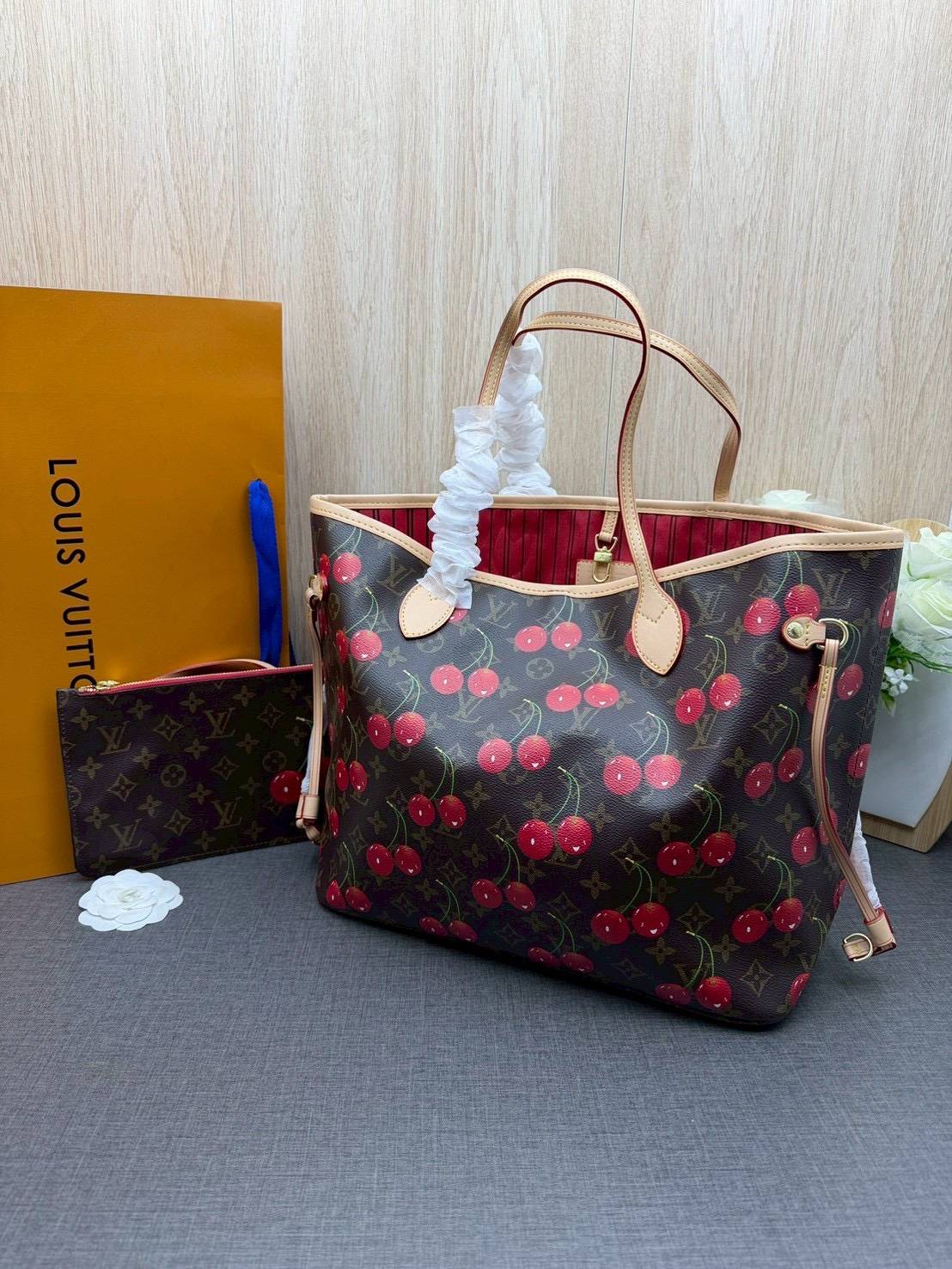 ORI หนังแท้ | LV x TM - Neverfull MM Bag Monogram cherry canvas / LV Tote Bag กระเป๋าสะพายทรงโท้ทใบใหญ่ ลายเชอรี่น่ารักสดใส