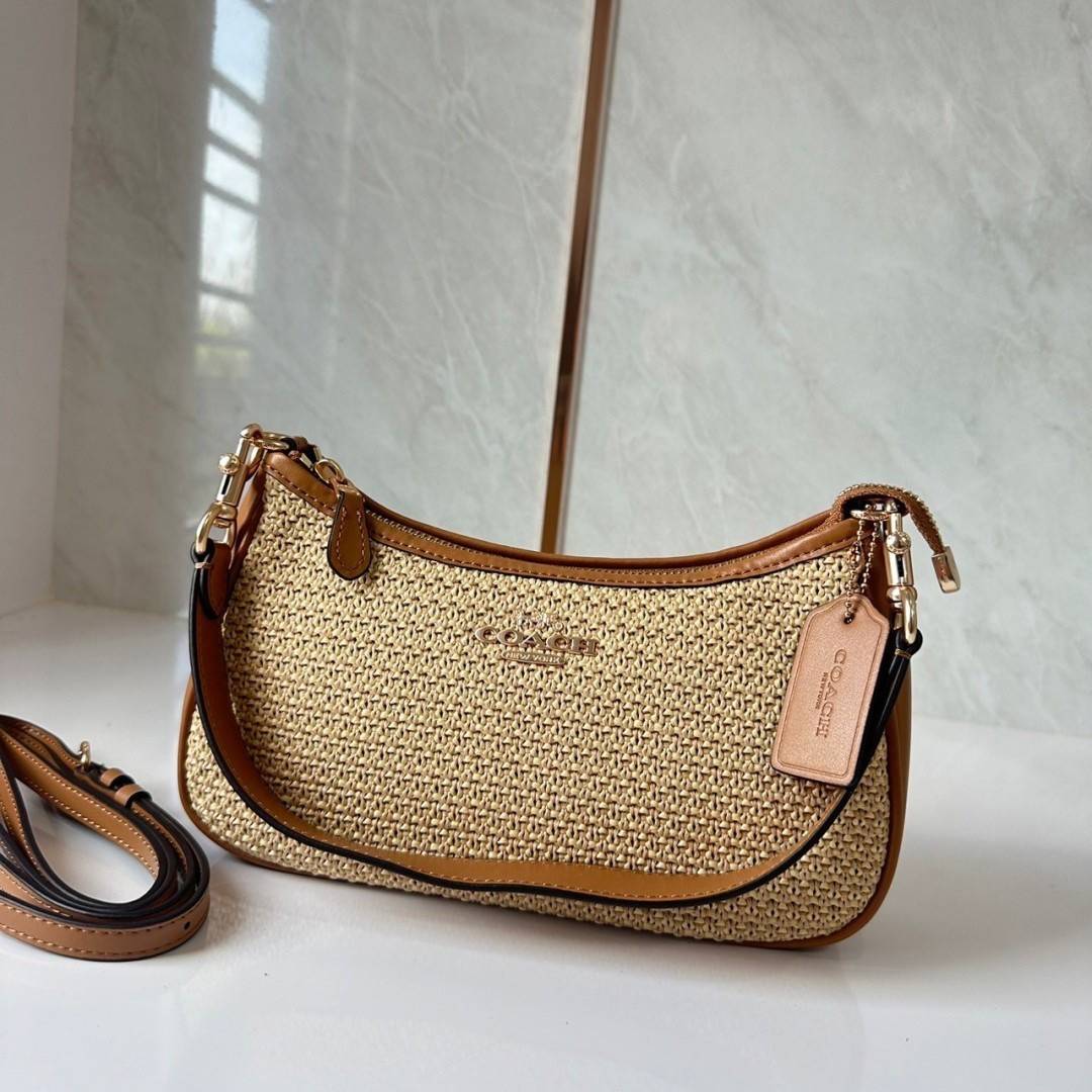 COACH TERI SHOULDER BAG (CR350) กระเป๋าทรงโฮโบ ทรงพอชดีไซน์ใหม่ เกรดท็อปออริ 1:1 สลับแท้ ใช้งานต่างประเทศได้