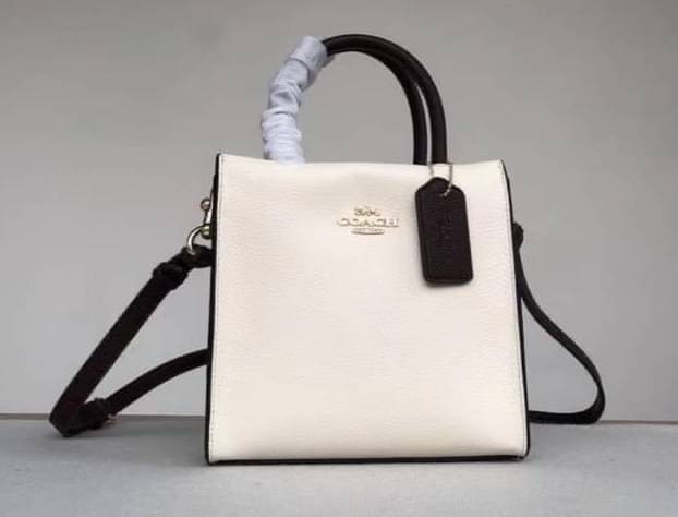 COACH MINI CALLY CROSSBODY IN SIGNATURE ((3599, 2184, 5693, 2134, 2183)) พร้อมส่งที่ไทยทันที! กระเป๋าสะพายครอสบอดี้ร์ กระเป๋าครอสบอดี้โท้ทมินิไซส์ รุ่นใหม่สุดฮอต!! ใบจริงคือน่ารักม้ากกกก!! สวยอยู่ทรง น่ารักน่าใช้ ทรงTote ปากกระเป๋าเปิดปิดแบบแม่เหล็ก ภายใน