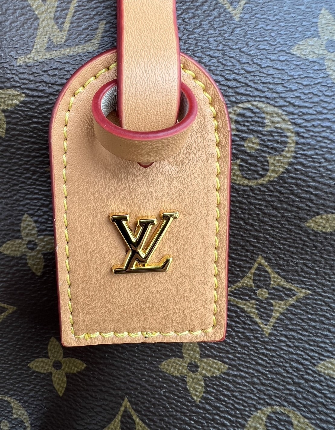LV CarryAll MM handbag in Monogram / LV Tote Shopping Bag พร้อมส่ง กระเป๋าถือแคนวาสแต่งขอบหนังแคนวาสอย่างดี ผสานเสน่ห์สวยงามเข้ากับดีไซน์ที่รับกับสรีระให้คุณพกพาไปได้ทุกที่