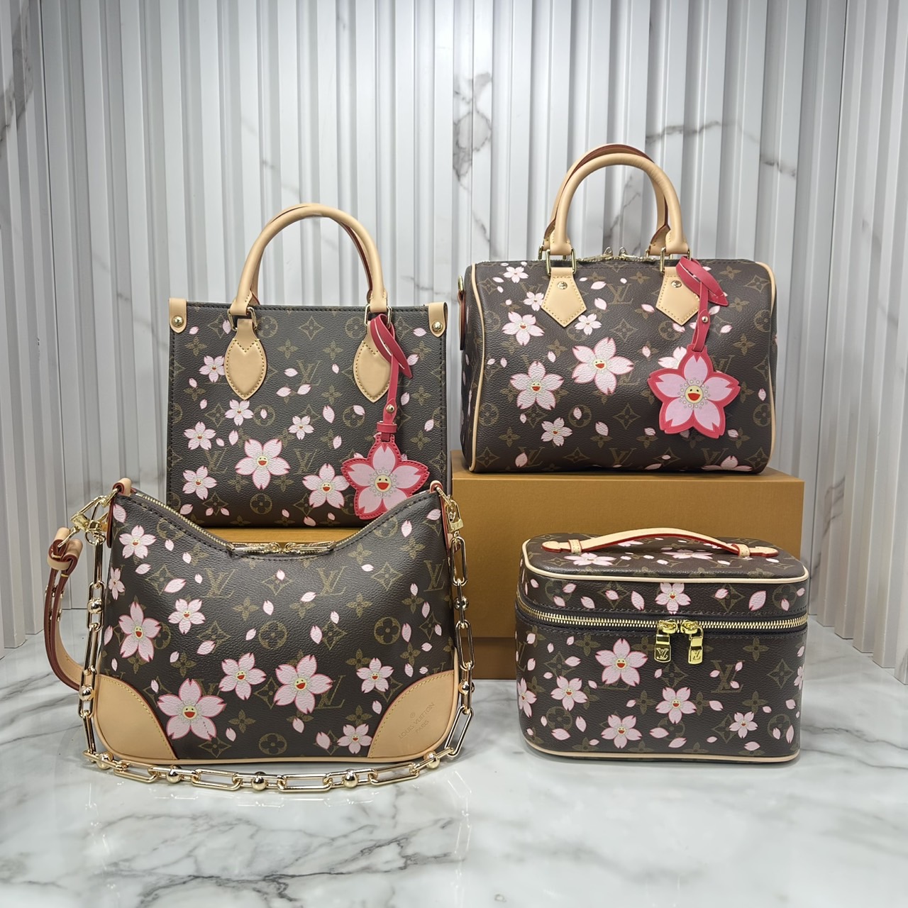 ORI หนังแท้ | คอลใหม่ดอกไม้แสนหวาน LV x TM Cherry Blossom bag กระเป๋าสะพายดีไซน์คลาสสิครุ่นสุดปัง ปรับลุคให้มีชีวิตชีวาด้วยลายดอกไม้เชอรี่บลอสซั่ม คอลใหม่สุดเอ็กซ์คลูซีฟ