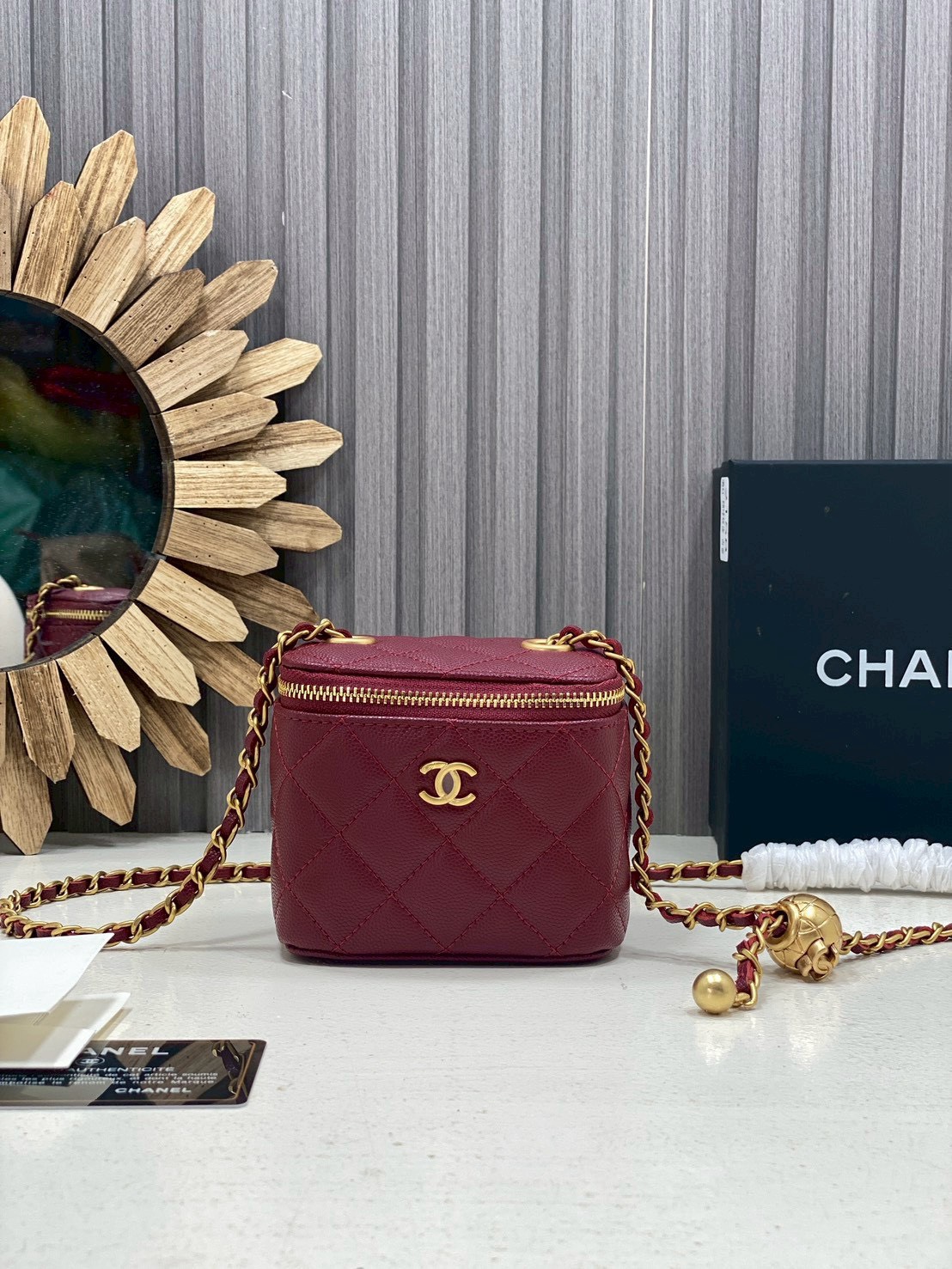 ORI หนังแท้ | Chanel Small Vanity with Chain กระเป๋าสะพายทรงวานิตี้ใบเล็กน่ารัก ดีไซน์เรียบหรู ใส่เครื่องสำอางค์หรือของใช้จุกจิกได้