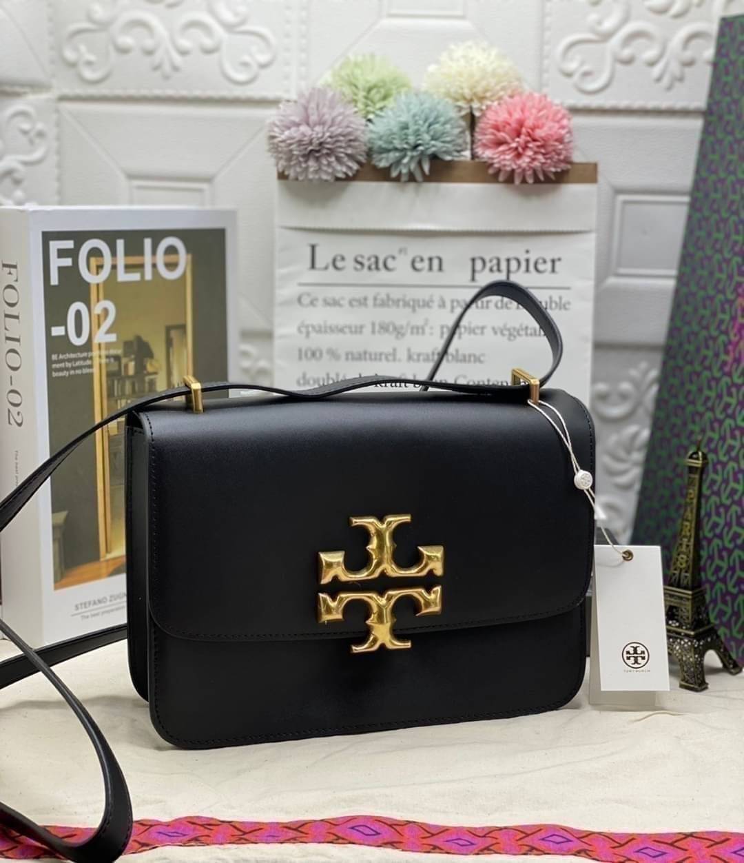 Tory Burch 75003 Eleanor Medium Convertible Shoulder Bag พร้อมส่งที่ไทย อีกรุ่นที่น่าครอบครองมากๆค่ะ กระเป๋าสะพายข้างและทบสายเป็นคล้องไหล่ได้ หนังแท้ชั้นดี ใช้ได้กับทุกๆโอกาส ห้ามพลาด ก่อนหมดนะคะ!!