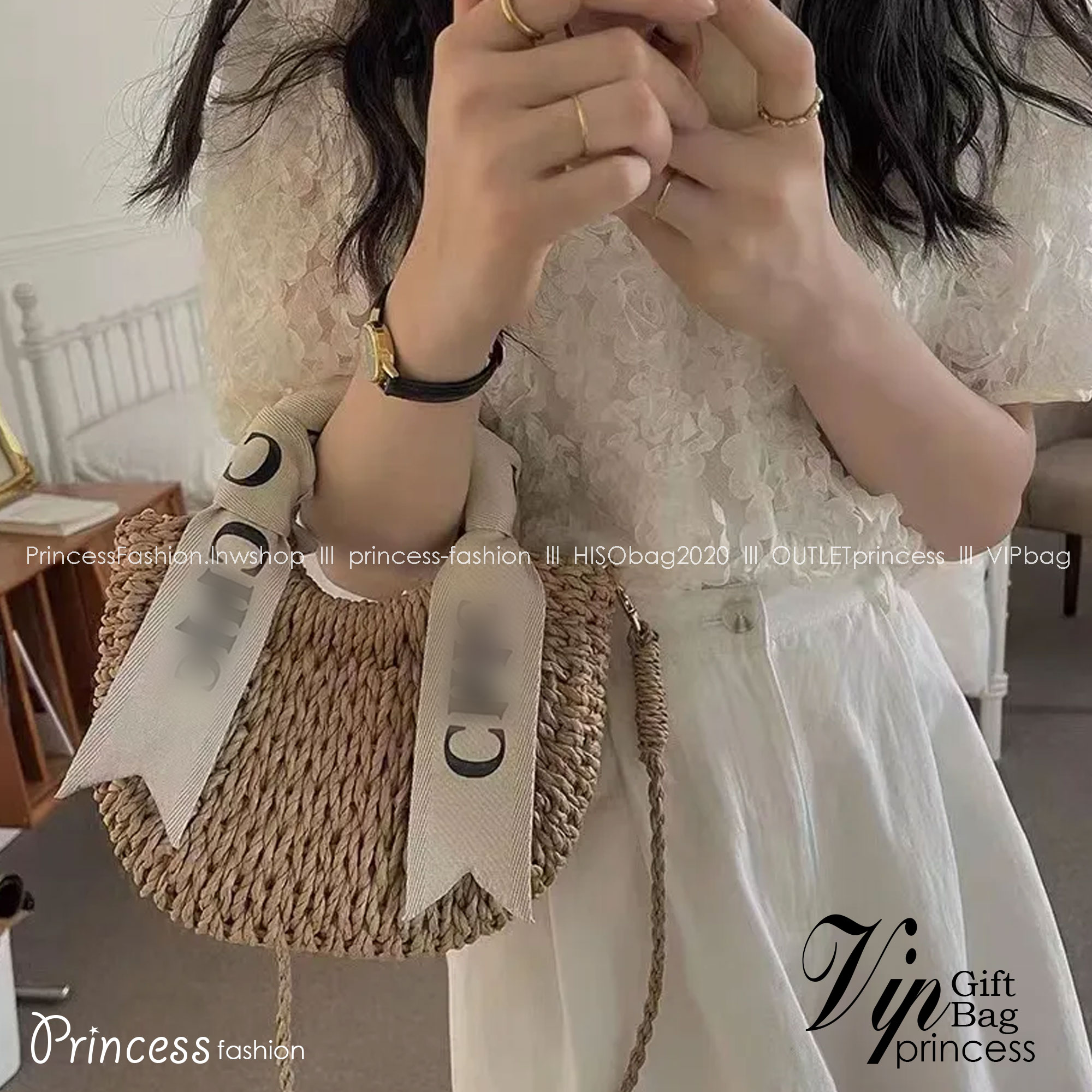 Chloe Straw Handbag Summer Beach Weave / CHLOE woody basket mini bag 8" กระเป๋าสานสไตล์มินิมอล ซับในผ้าอย่างดี มาพร้อมผ้าผูกหูกระเป๋า สวยลงตัวรุ่นนี้ไม่ควรพลาดน้า สวยปังไม่ไหว ภาพสินค้าถ่ายจากงานขายจริง น่ารักมากค่ะ