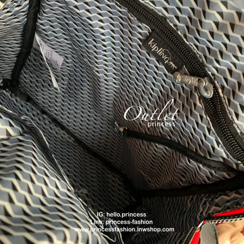 Kipling City Pack S K14275มาพร้อมดีไซน์ทันสมัย ใช้งานได้อย่างคล่องตัว ด้วยสีและลายสุดคลาสสิก โดดเด่นด้วยพื้นที่ภายในและช่องต่างๆ ที่ให้คุณจัดเก็บของสำคัญได้อย่างครบถ้วน มีช่องเก็บของสัมภาระหลายขนาดสะดวกใช้งานเลยคร้า!!