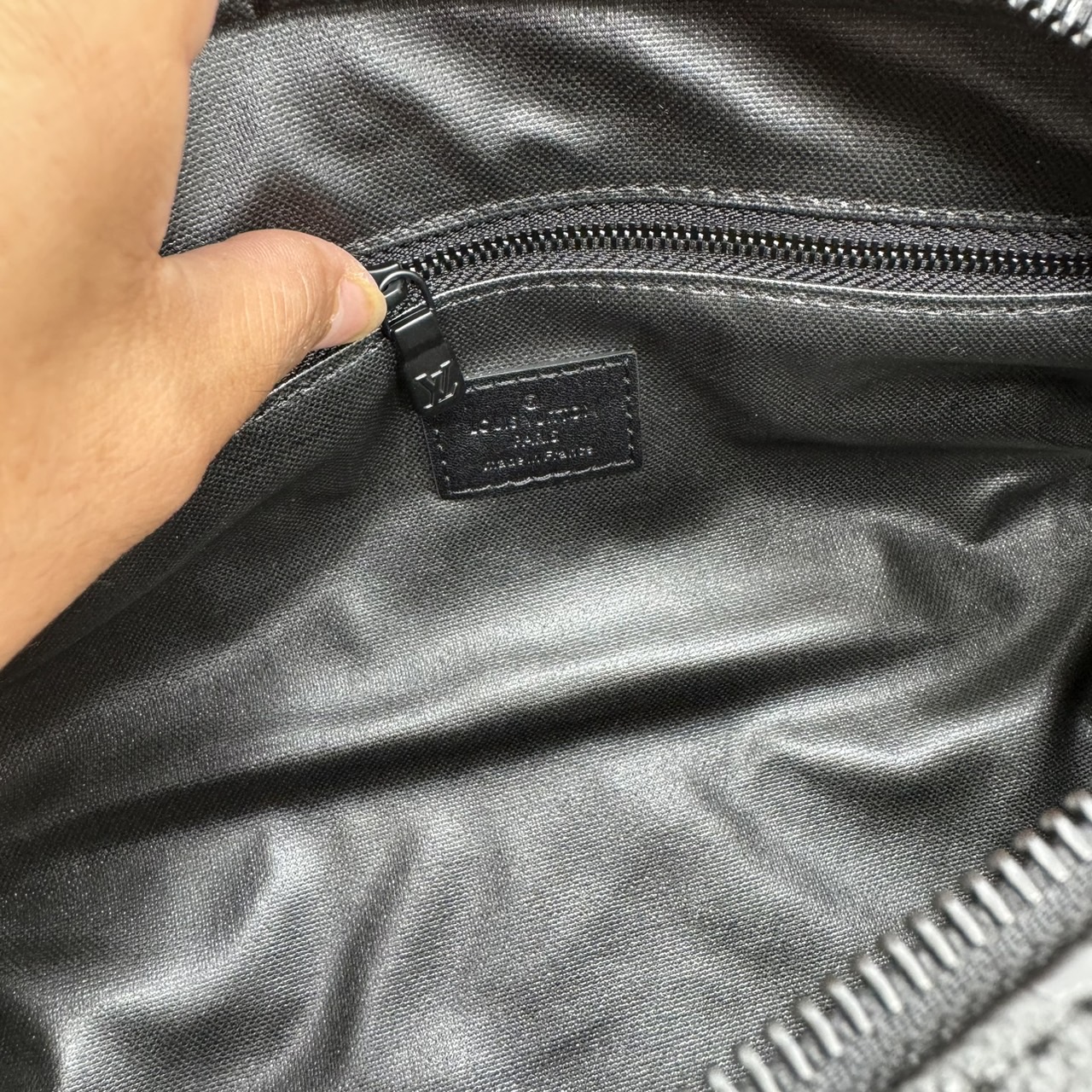 LV Clutch / LV Trousse de toilette Dopp Kit กระเป๋าถือทรงพอชหรือคลัช เกรดออริ ท็อป 1:1 เกรดดีสุด หนังแท้สวย ใช้งานต่างประเทศได้