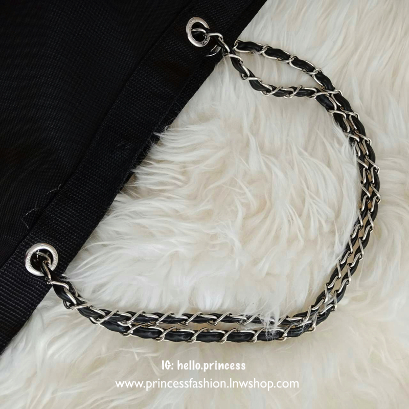 พร้อมส่งความสวยหรู 👠👠 Chanel Shopping Bag With Chain กระเป๋าสะพายใบใหญ่ทรง Shopping Bag Limited Edition พรีเมี่ยมกิ้ฟของแท้นำเข้าจาก Chanel Perfume Counter ของแท้100% (ไม่ใช่งานเลียนแบบ) ใบใหญ่วัสดุ Nylon โปร่ง *อะไหล่เงิน ♡ ปั้ม CH