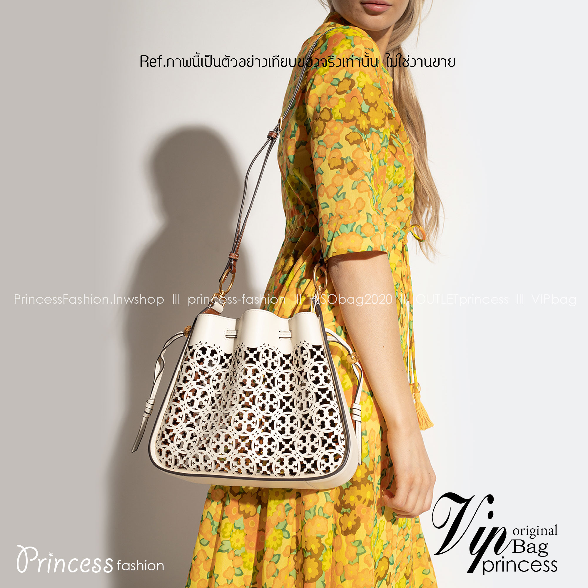 TORY BURCH T MONOGRAM LASER-CUT BELL BAG / TORY TOTE BAG ใจบางที่สุดกับคอลเลคชั่นนี้ กับกระเป๋าสะพายทรงโท้ท งานตามหาและหายาก รุ่นชูโรงสุดฮิต ที่เพิ่มดีเทลความแพงด้วยการฉลุลวดลายโมโนแกรมรอบใบ