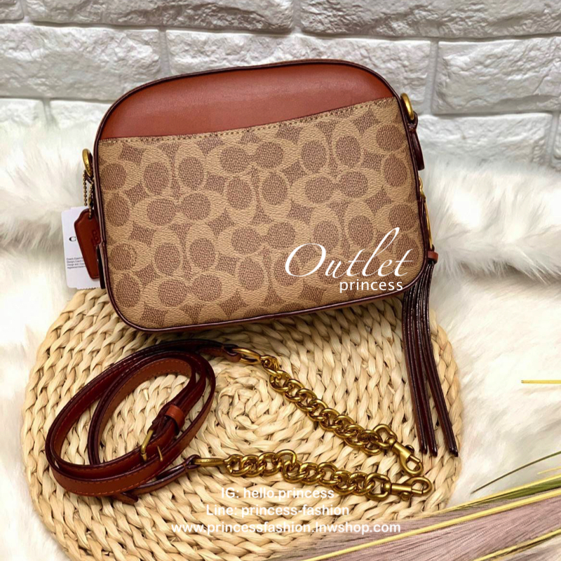 COACH SIGNATURE CROSSBODY BOX BAG ((F31208)) 🔺สินค้าขายดี กระเป๋าสะพายวัสดุหนังแท้ จาก coach factory outlet หนังนิ่ม ทรงสวย ตัวกระเป๋าลายแบรนด์ ตัดขอบหนังเรียบได้สวยงามค่ะ ด้านหน้า-หลัง มีช่องสำหรับใส่ของ เปิดปิดกระเป๋าแบบซิป ที่จับเป็นพวงหนังอะไห