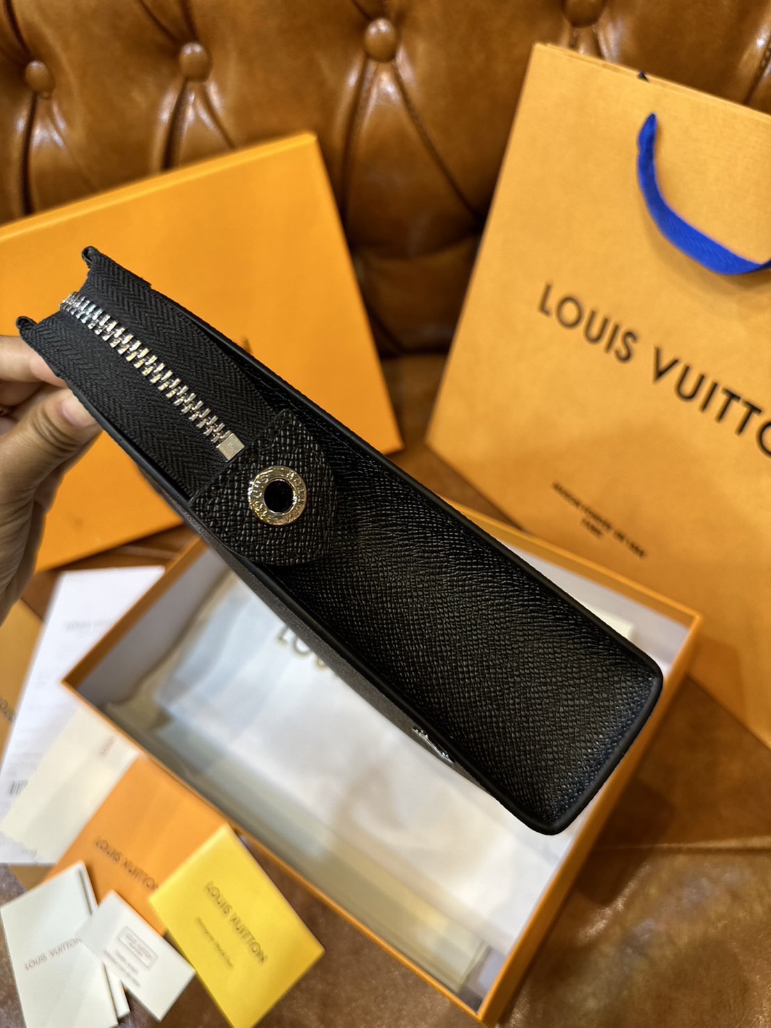 พร้อมส่ง 15 แบบ LV Pochette Voyage MM / LV Clutch กระเป๋าถือทรงคลัช ทรงพอช เกรดออริ สลับแท้ 1:1 ใช้ต่างประเทศได้ ใช้ได้ทั้งชายหญิง