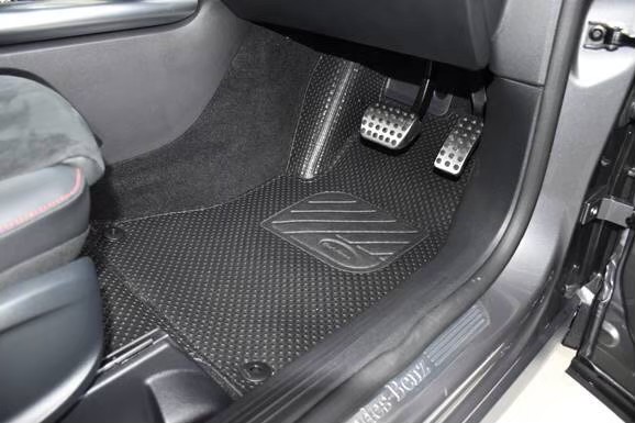 พรมปูพื้นรถยนต์ BENZ GLA W247 ปี2020-27 พรมกระดุมเล็ก รีดขอบ เข้ารูป ตรงรุ่นรถ