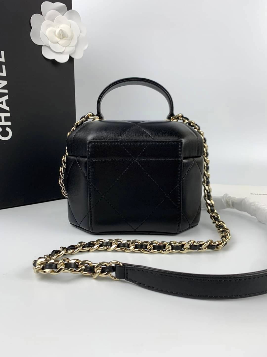 Chanel small Vanity case พร้อมส่งแล้วค่า งานที่สาวๆ ตามหา เกรดท็อปออรินอล งานเหมือนสุด หนังแท้ สวยงามตามรูป