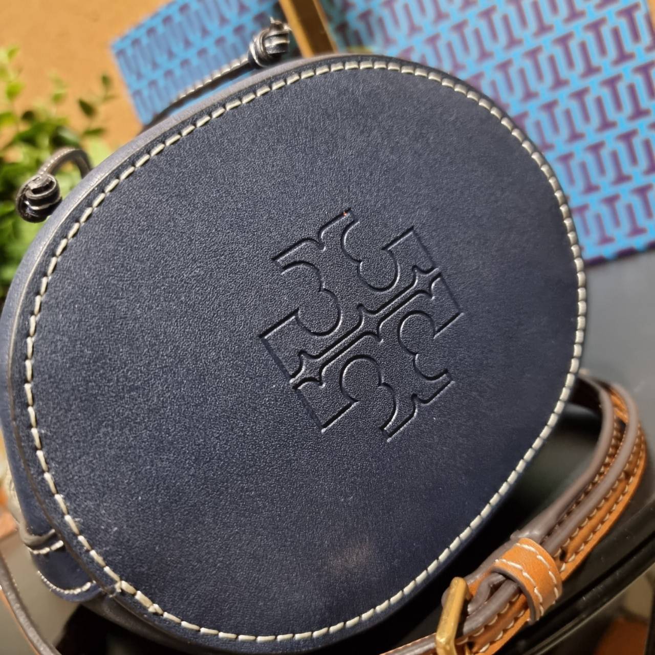 TORY BURCH T MONOGRAM JACQUARD MINI BUCKET BAG ที่สุดของรุ่นที่ตามหา!! ไอเท็มที่สาวๆเฝ้ารอ กระเป๋าบัคเก็ตทรงสวย ไซส์มินิ ที่ดาราเซเลปใช้กันมากมาย มาแล้วในราคาที่จับต้องได้