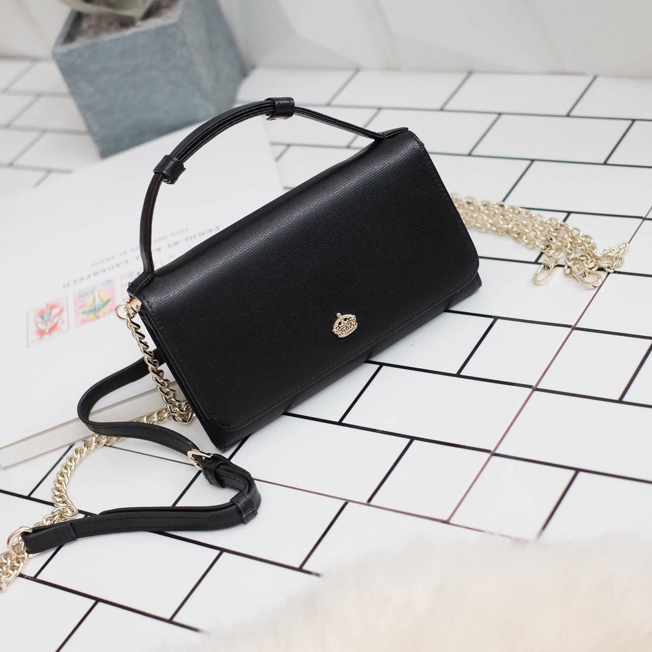 รุ่นขายดี **หนังวัวแท้สวยมาก KEEP • Ari • กระเป๋า สตางค์ยาว ปรับเป็นคลัช หรือถือ สะพาย ก้อได้หมด ขนาด กะลังดี ทรงสวย แค่ใบเดียวจบ! หนังคุณภาพเยี่ยม ภายใน จุของคุ้ม ใส่บัตร ใส่มือถือได้ทุกรุ่น ใบนี้ จะแต่งกับ Look ไหนก้อเข้ากันได้ดีแน่นอนค๊า Don't mis