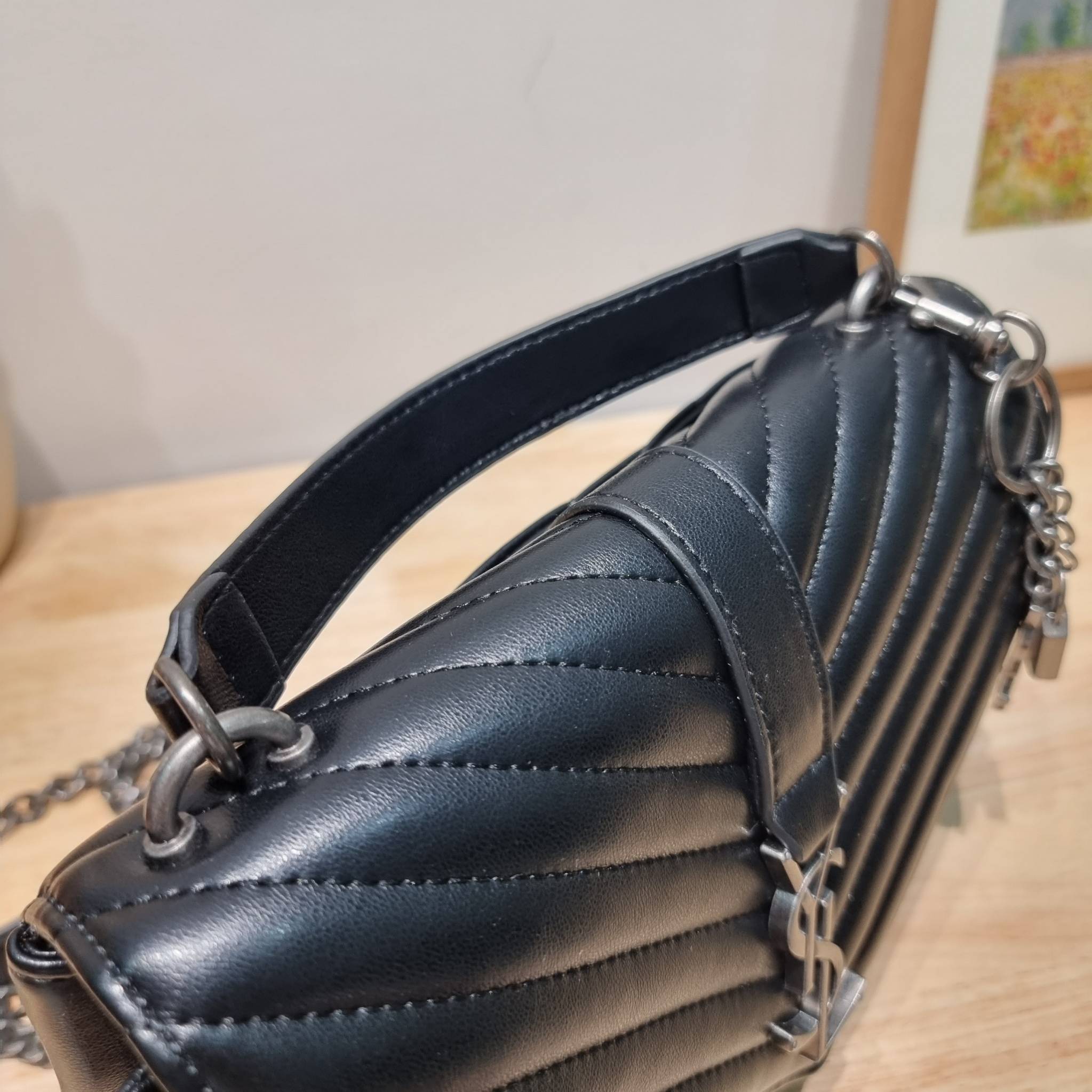 YSL College Medium Bag / Yves Saint laurent crossbody boutique กระเป๋าสะพายไหล่ ดีไซน์ทรงสวยหรู พิเศษ แถมฟรี พวงกุญแจห้อยเอกลักษณ์แบรนด์