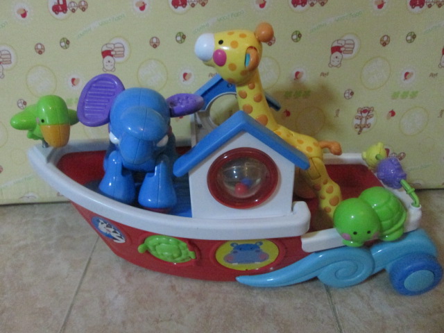 Fisher Price Amazing Animals Roll-Along Musical Ark/Boat ของเล่นมือสอง (ลำใหญ่ มีเสียงค่ะ)