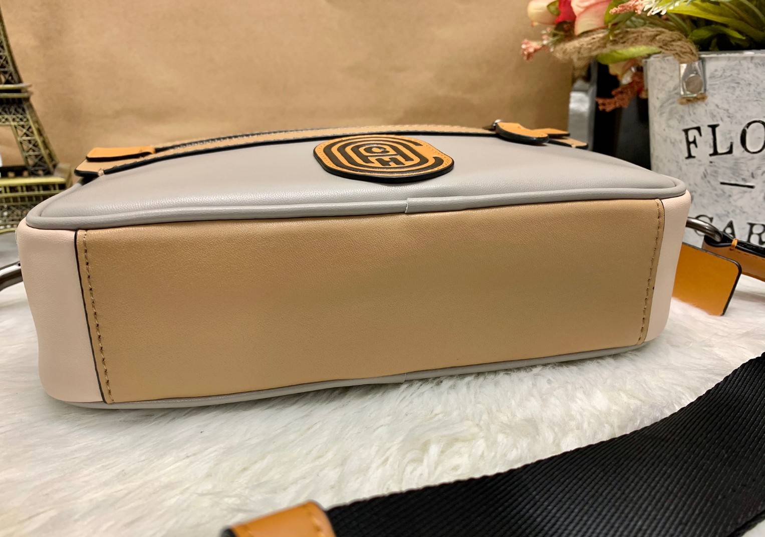 COACH ACADEMY CROSSBODY IN SIGNATURE WITH VARSITY ZIPPER ((768, 960)) พร้อมส่งที่ไทยอีกครั้ง! ได้ไปหลงรักแน่นอนค่ะ😘 กระเป๋าสะพายครอสบอดี้ร์ของคุณผู้ชาย((สาวหล่อใช้ก็สวยทีเดียว)) หนังแท้อย่างดี หนังนิ่มมือดีค่ะ