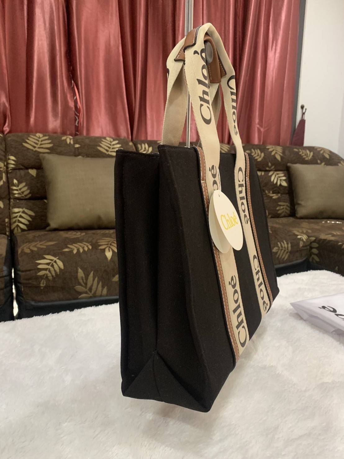 CHLOE Woody Medium canvas tote กระเป๋าทรงTote ผ้าCanvas งานฮอตรุ่นฮิตสไตล์หรู รุ่น Woody Medium ของ Chloé เข้ากับไลฟสไตล์ชีวิตประจำวัน ผ้าเนื้อหนา ใช้งานทนทาน