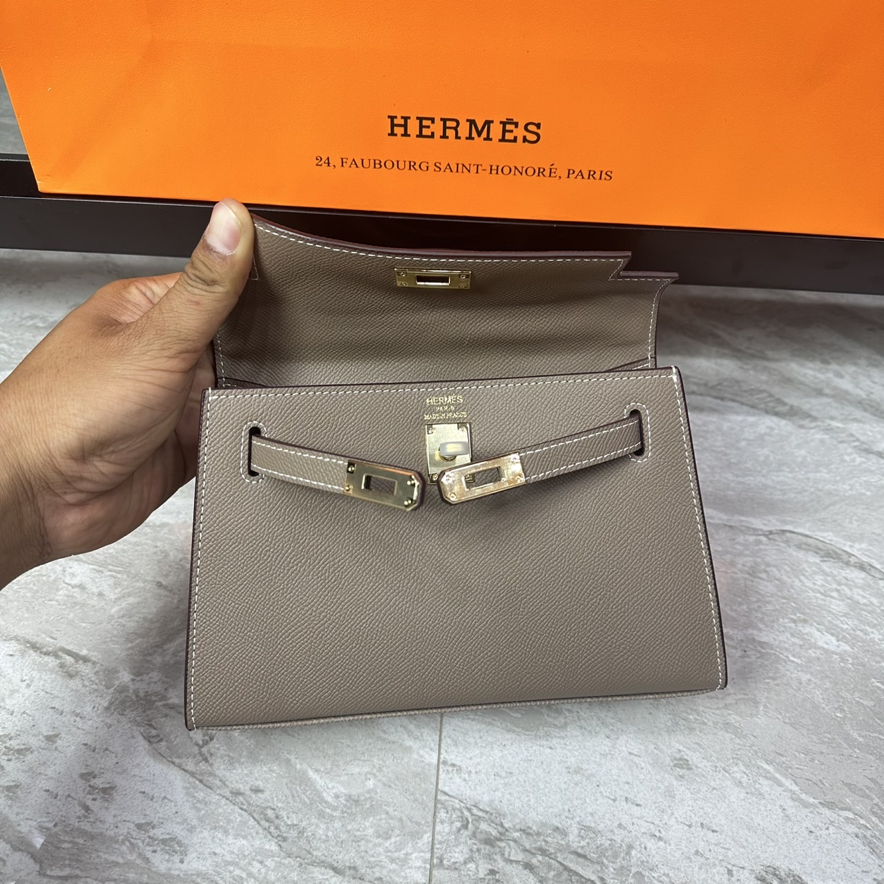ORI หนังแท้ | Hermes Mini Kelly Pochette 20cm จิ๋วแต่แจ๋ว ราคาพุ่งยิ่งกว่าทอง พร้อมสายสปอร์ต กระเป๋าสะพายที่สุดแห่งหรูหราลัคชู นิยามของความสง่างามเหนือกาลเวลา