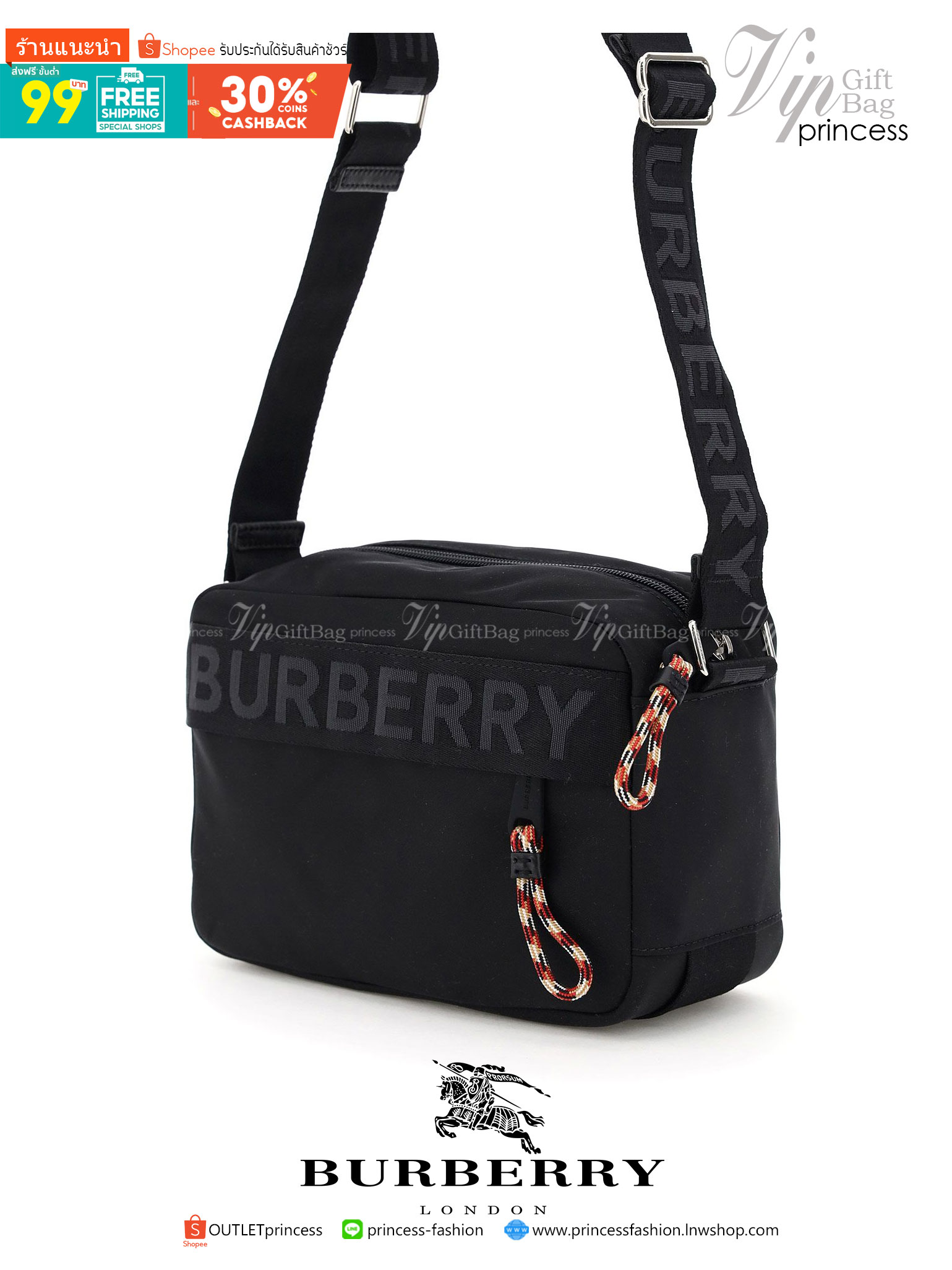 VIP 】BURBERRY FRAGRANCES CROSSBODY BAG VIP GIFT WITH PURCHASE (GWP) พรีเมี่ยมกิ๊ฟ Limited Edition จากน้ำหอม BURBERRY วัสดุ Nylon Canvas ทรงเหลี่ยมน้ำหนักเบามีโลโก้แบรนด์คาดด้านหน้าพร้อมช่องซิปใส่ของ เปิดปิดด้วยซิปหัวซิปแบรนด์สไตล์สปอร์ต ภายในมีช่องใส่บัตร