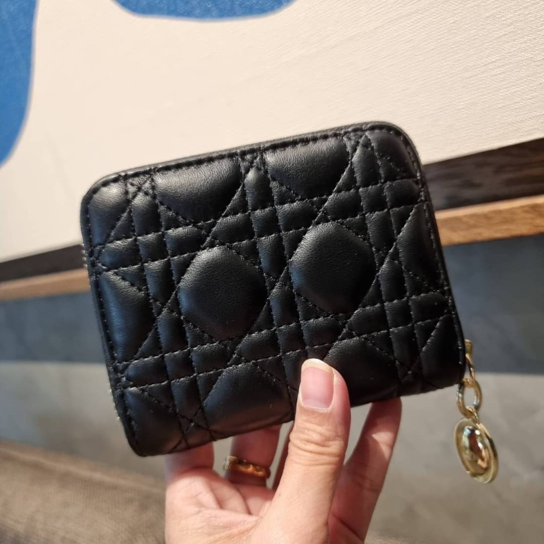 DIOR SET BAG / DIOR 30 Montaigne Bag / CD LIMITED EDITION GIFT BOX WITH GOLD STAR BOUTIQUE SET พร้อมเสิร์ฟครบชุด แรร์ไอเท็ม ที่ถูกรวมไว้ในหนึ่งเดียว กับ gift box limited จัดให้ทั้งกระเป๋าสะพายสุดหรู กระเป๋าสตางค์ใบสั้นรุ่นคลาสสิค ribbon เข้าเซ็ท และ gold 