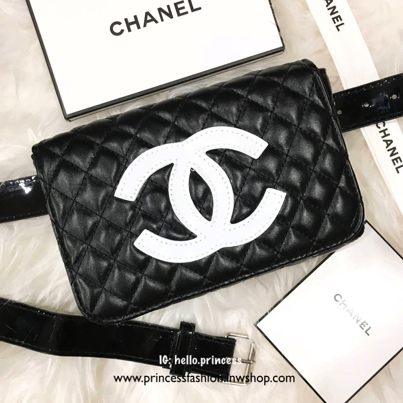 Chanel Waist Bag Gift With Purchase (GWP) กระเป๋าสะพายคาดเอวหรือคาดอก vip. gift ของแท้จาก Chanel Perfume Counter รุ่น Limited Edition วัสดุหนังนิ่มลายตาราง ทรงเหลี่ยมมีโลโก้ด้านหน้า เปิดปิดด้วยฝาปิด กระดุมแม่เหล็ก ภายในโล่ง ซับในลายเเบรนด์ ใส่มือถือได้ทุก