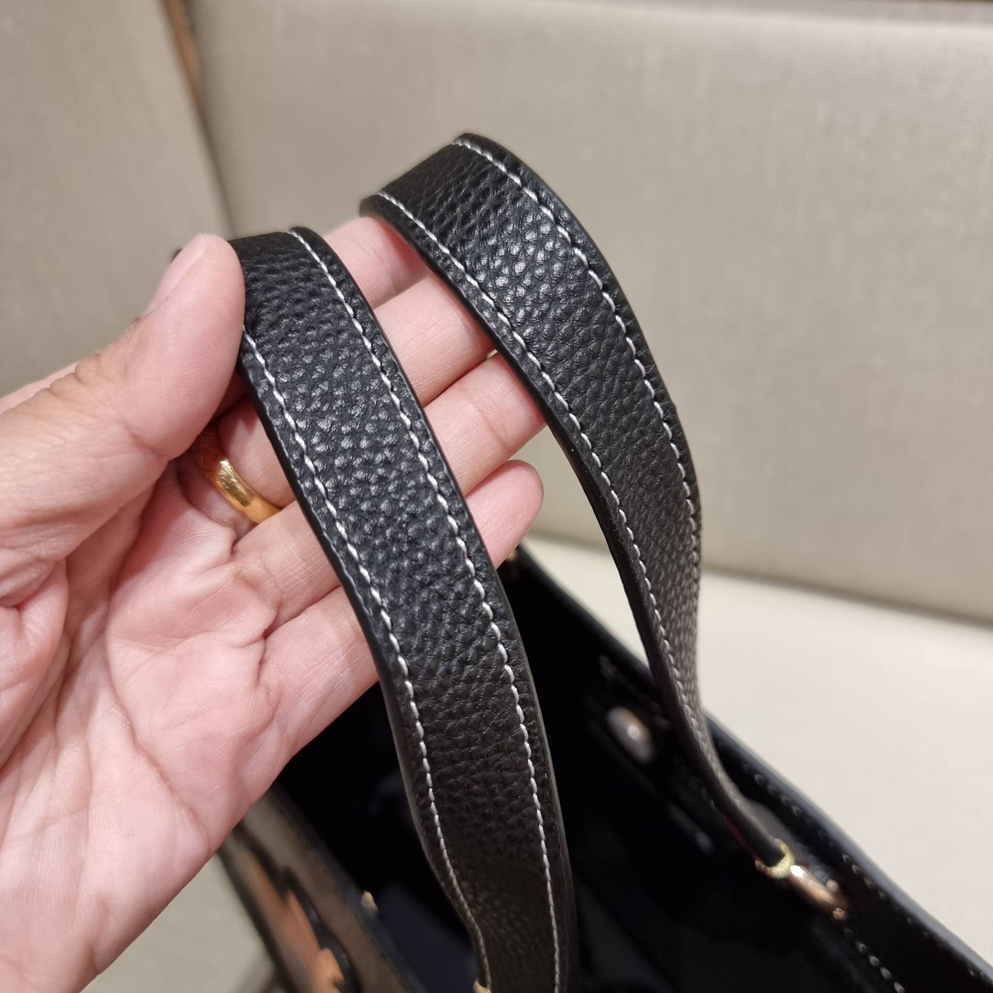 OUTLET 】COACH C6921 DEMPSEY CARRYALL IN SIGNATURE CANVAS WITH SOUVENIR SKYLINE APPLE ใหม่ล่าสุด จัดใหญ่ให้ไปเลย!! กระเป๋าทรงโท้ทไซส์ใหญ่กำลังสวย ใส่ของได้แบบจุๆ โดดเด่นด้วยโลโก้สุดหรู วัสดุหนังแคนวาสคุณภาพดีสลับหนัง pepble ภายในกระเป๋าเป็นช่องโล่ง ใส่ของส